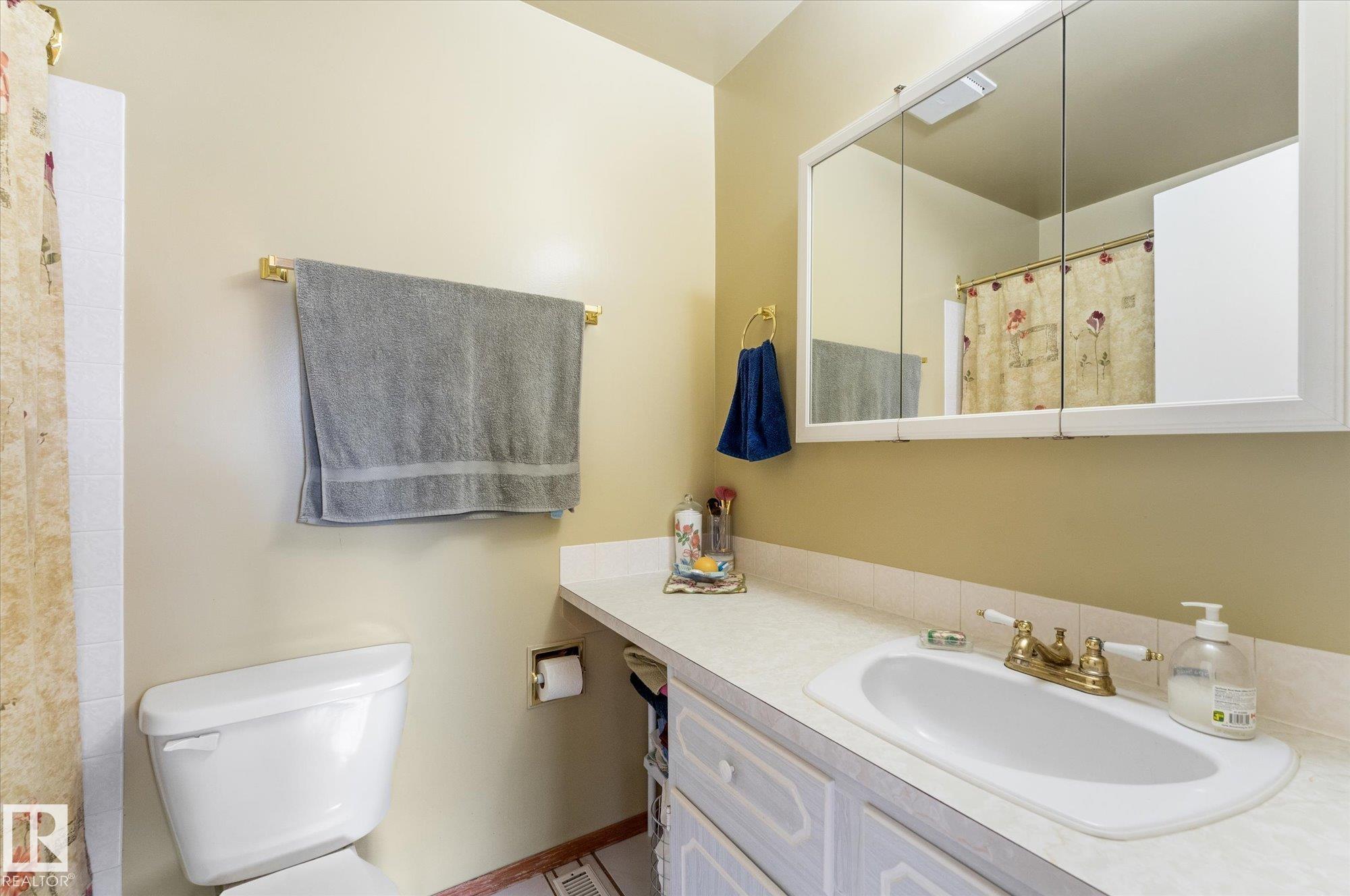 https://zimg.paragon.ice.com/ParagonImages/Property/PM/RAE/225401973/28/0/0/c17099f60f89dfcfd9067704248ce546/1/3313ff847cd7c597c59911b63d522290/225401973-6f188d62-31d8-4206-b549-05c74445637f.JPG