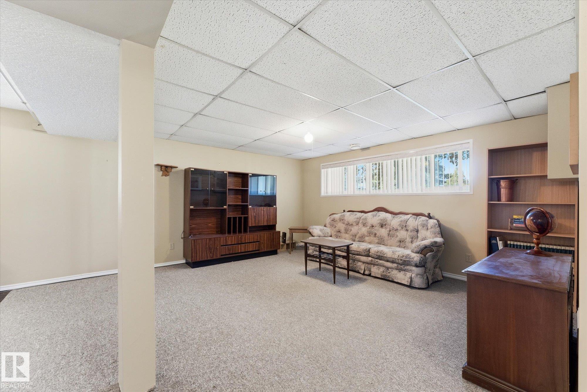 https://zimg.paragon.ice.com/ParagonImages/Property/PM/RAE/225401973/32/0/0/c60283379441153c7fc8b7c4ff5ac944/1/3313ff847cd7c597c59911b63d522290/225401973-80a1b4e9-d7aa-46b1-86e1-808fb5676282.JPG