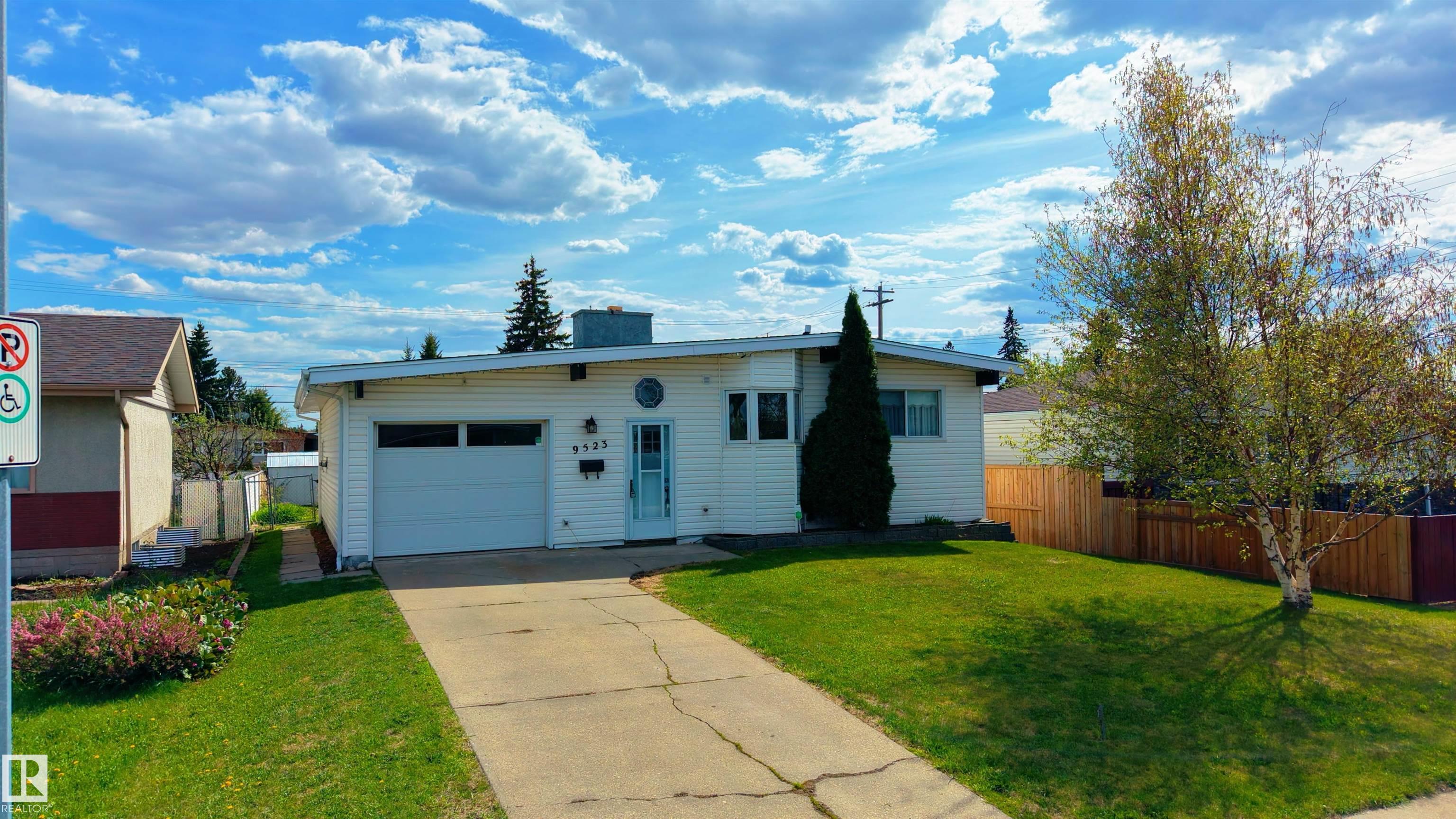 9523 134 Avenue, Edmonton, AB T5E 1H8