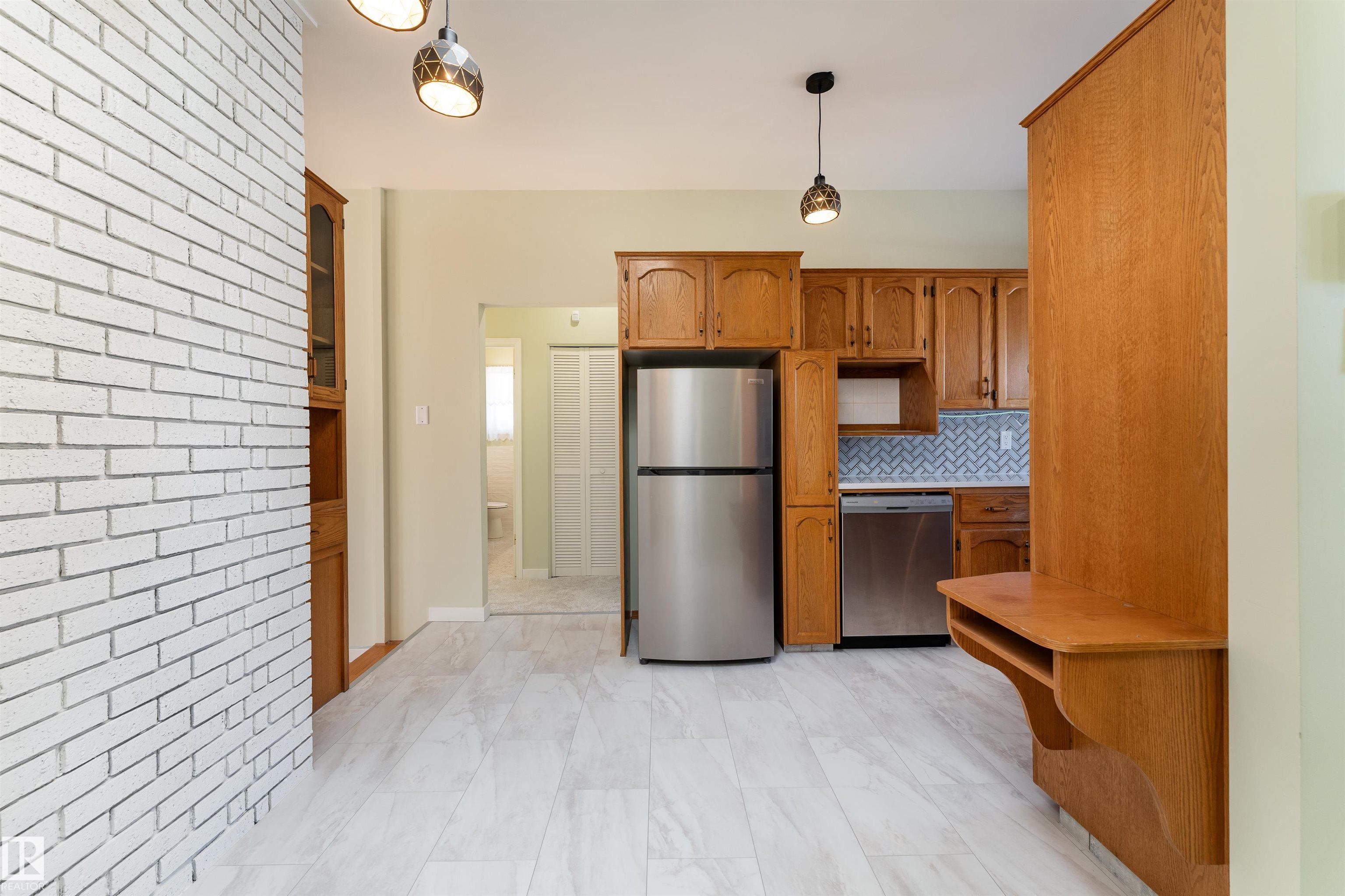 Photo 13 at 9523 134 Avenue NW, Glengarry, Edmonton