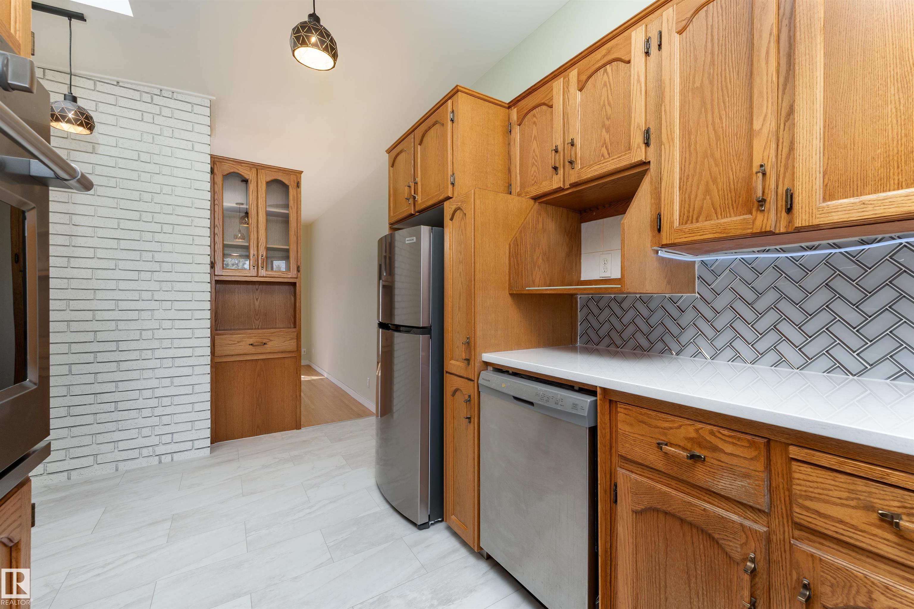 Photo 14 at 9523 134 Avenue NW, Glengarry, Edmonton