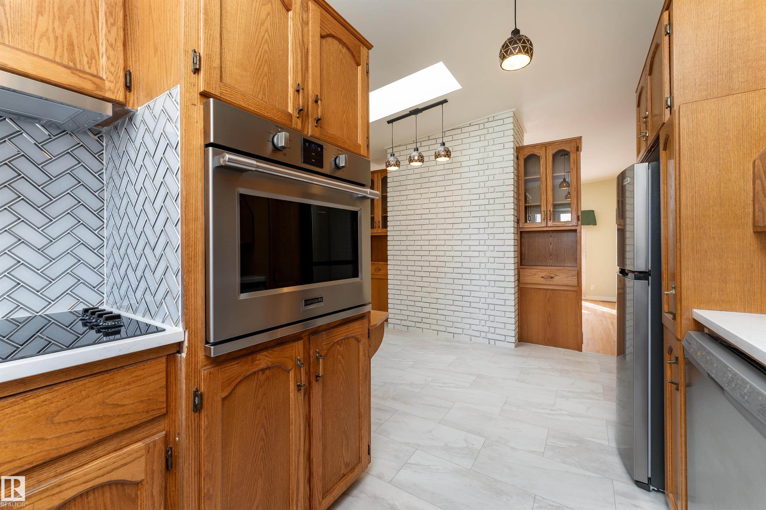 Photo 16 at 9523 134 Avenue NW, Glengarry, Edmonton