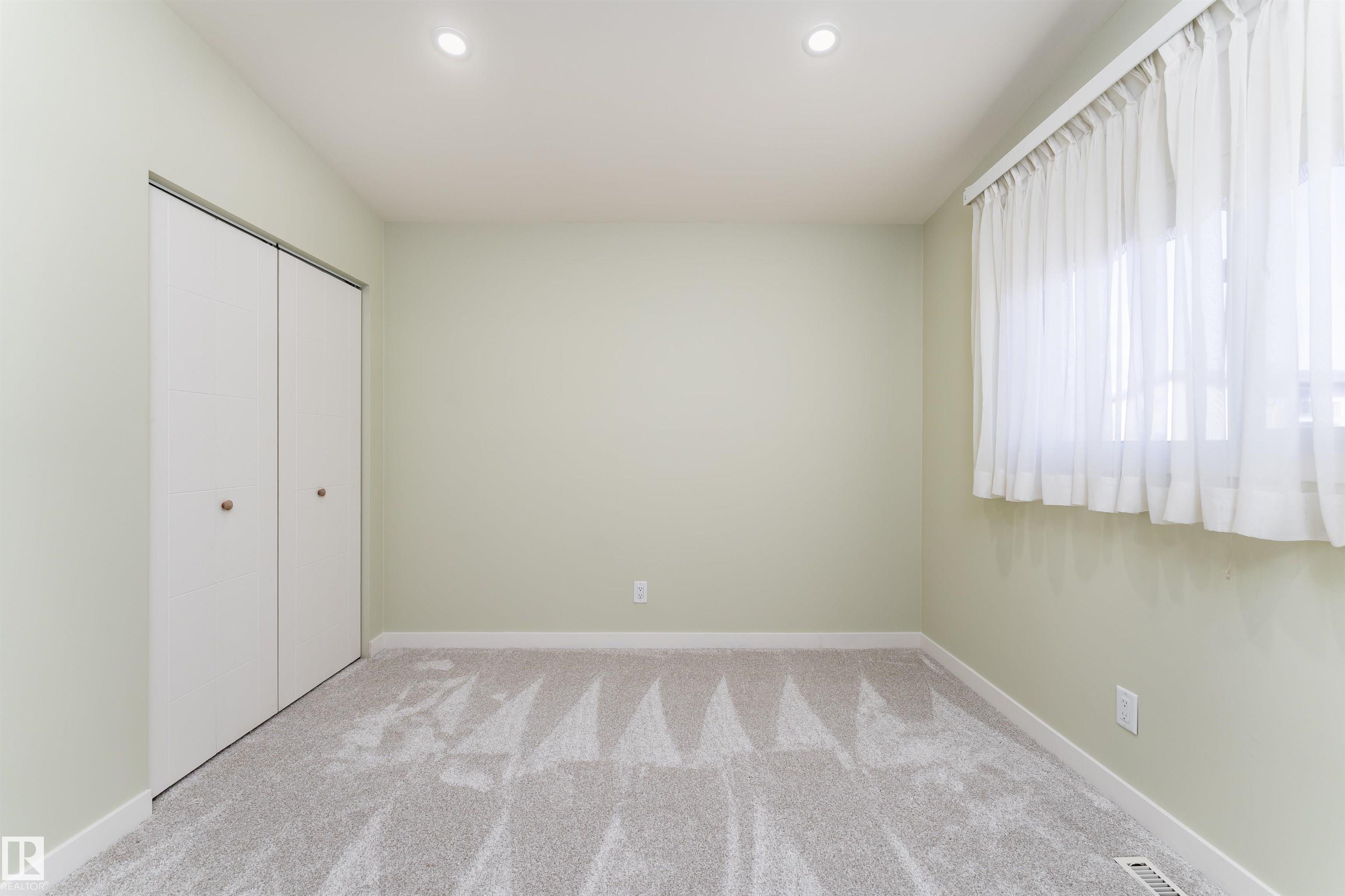 Photo 26 at 9523 134 Avenue NW, Glengarry, Edmonton