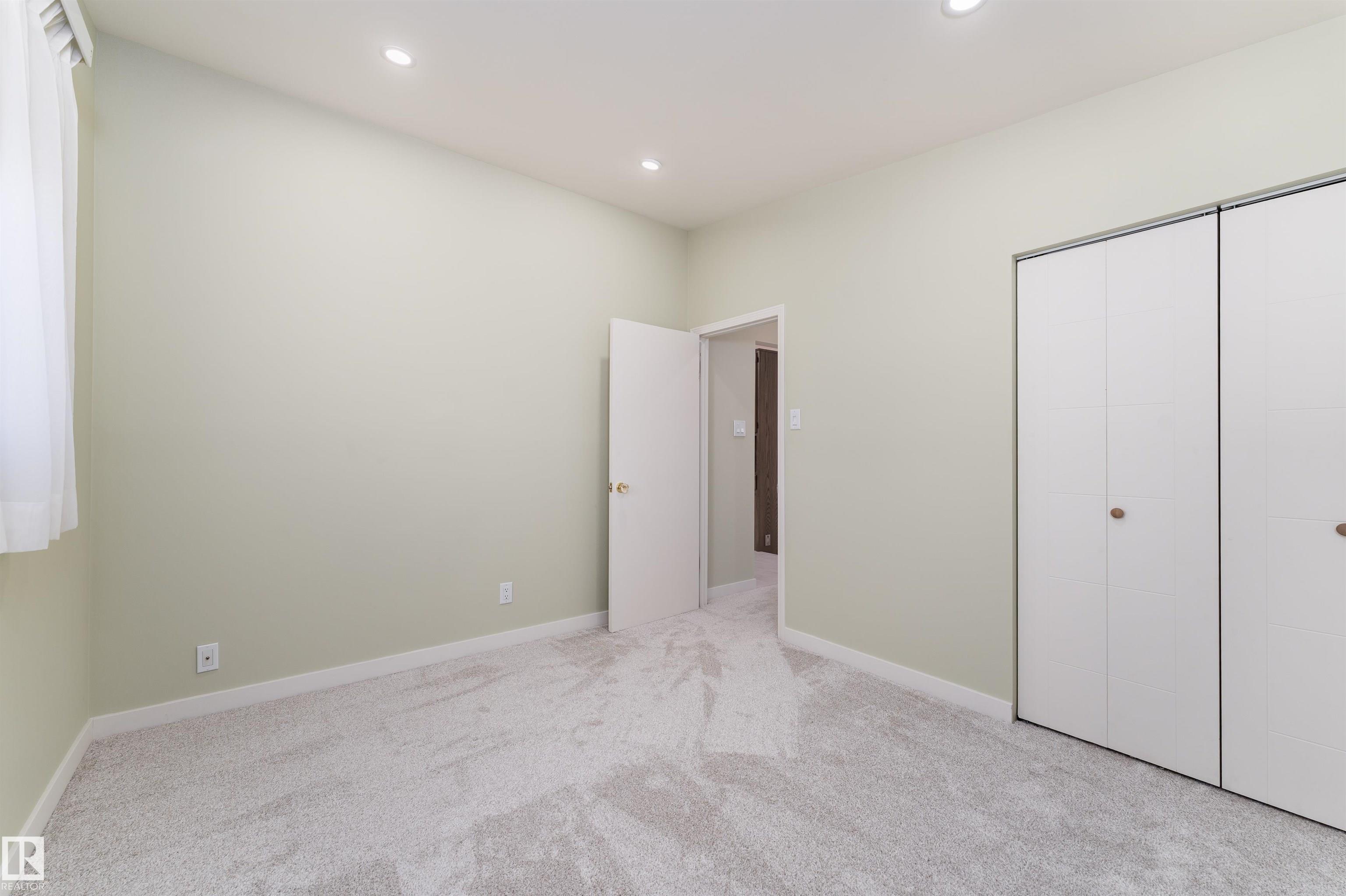 Photo 27 at 9523 134 Avenue NW, Glengarry, Edmonton