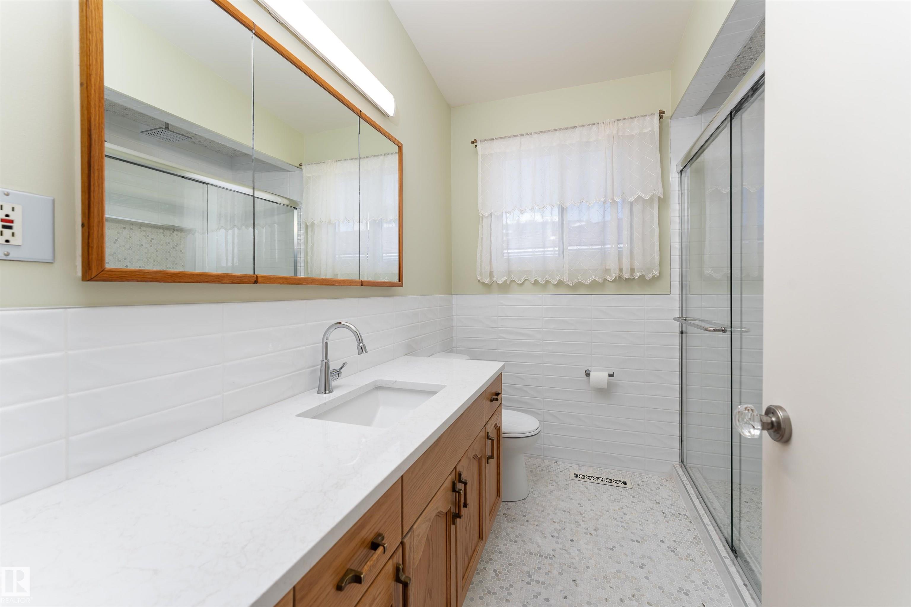 Photo 28 at 9523 134 Avenue NW, Glengarry, Edmonton
