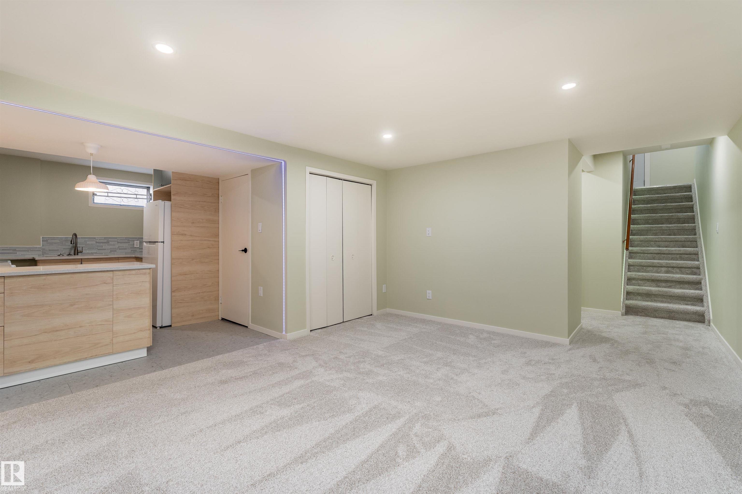 Photo 31 at 9523 134 Avenue NW, Glengarry, Edmonton