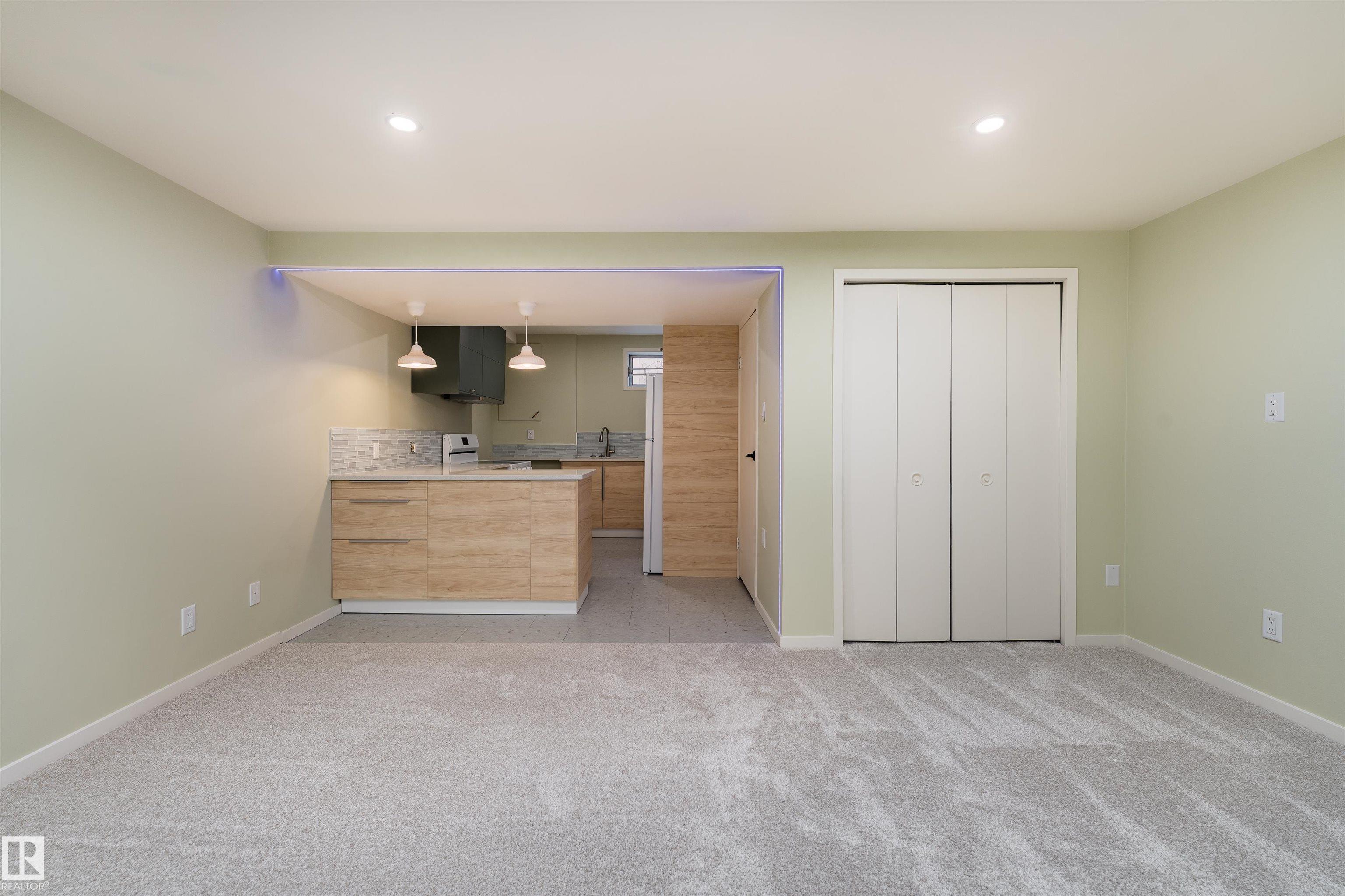 Photo 32 at 9523 134 Avenue NW, Glengarry, Edmonton