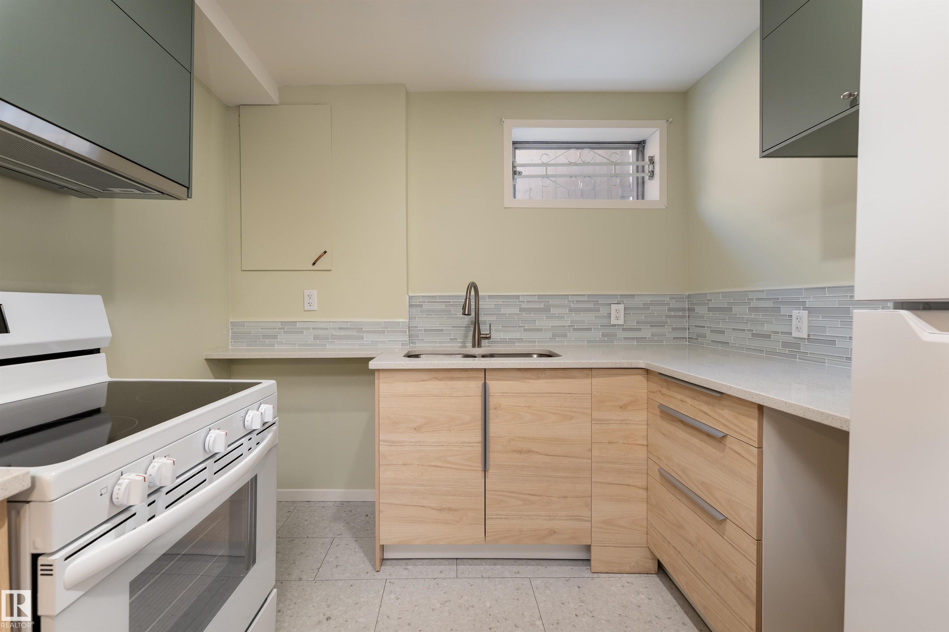 Photo 33 at 9523 134 Avenue NW, Glengarry, Edmonton