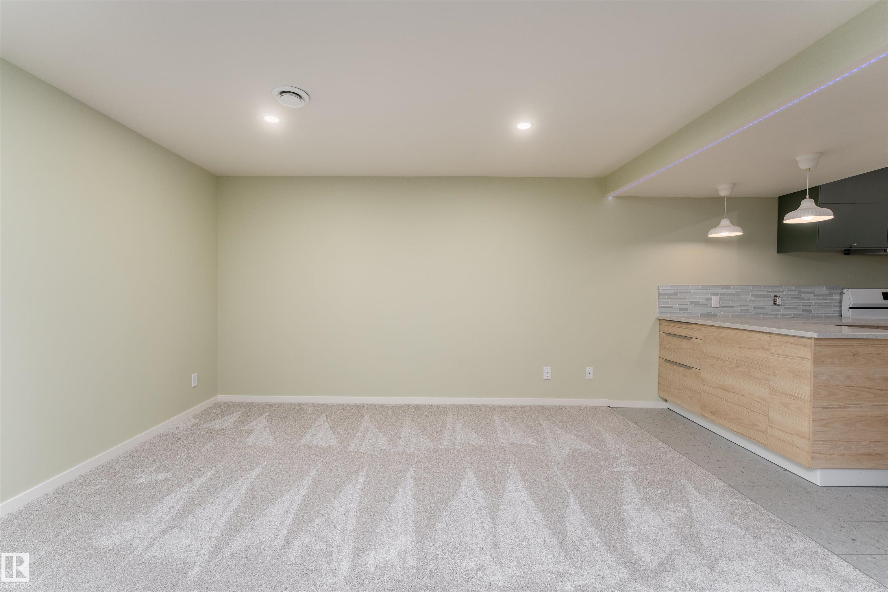Photo 35 at 9523 134 Avenue NW, Glengarry, Edmonton