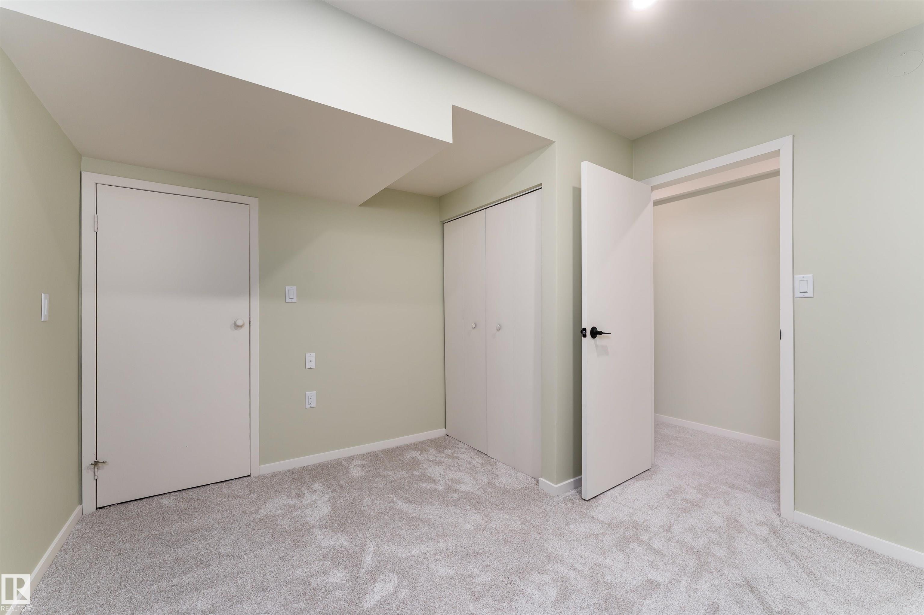 Photo 37 at 9523 134 Avenue NW, Glengarry, Edmonton