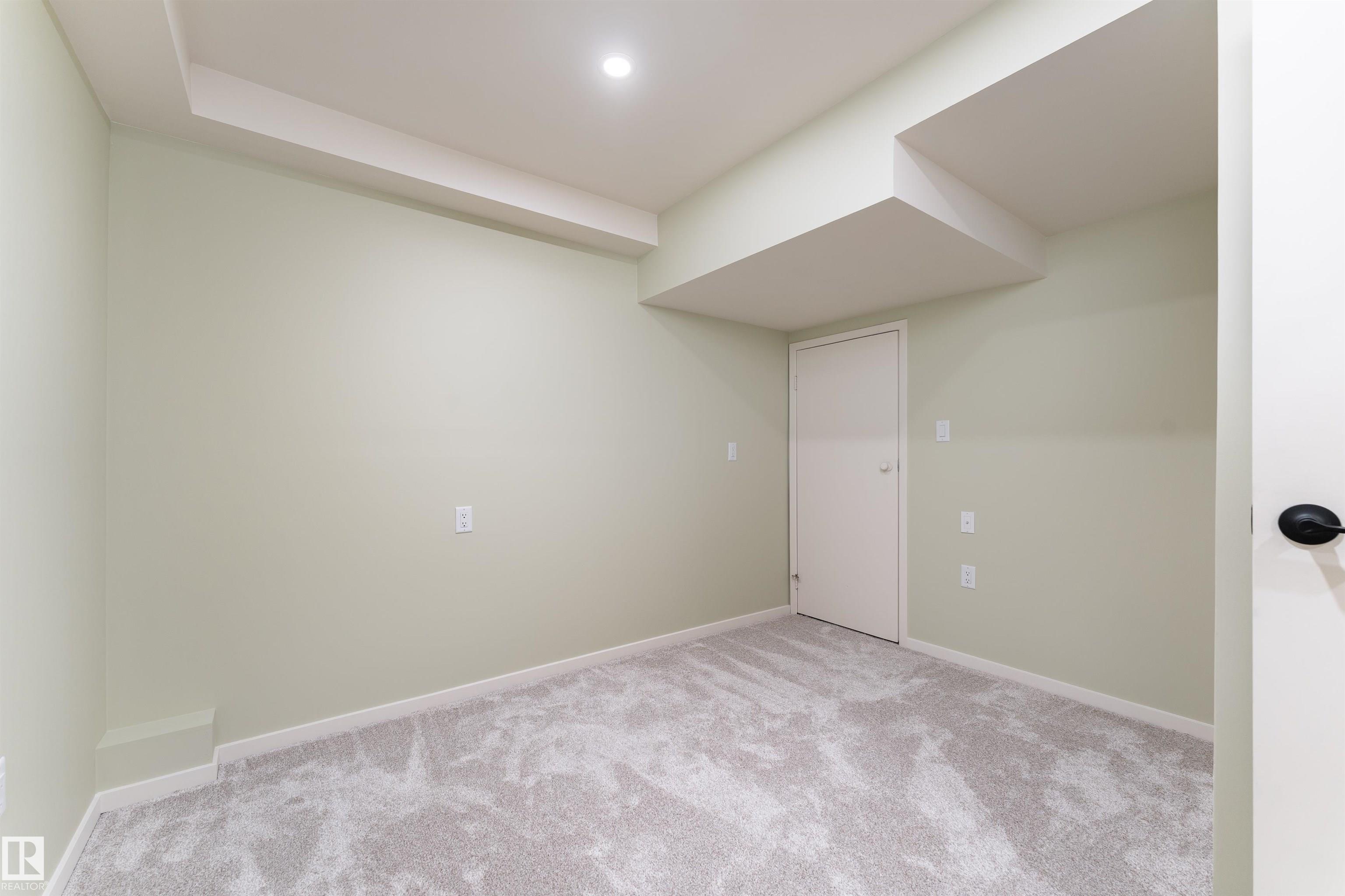 Photo 38 at 9523 134 Avenue NW, Glengarry, Edmonton