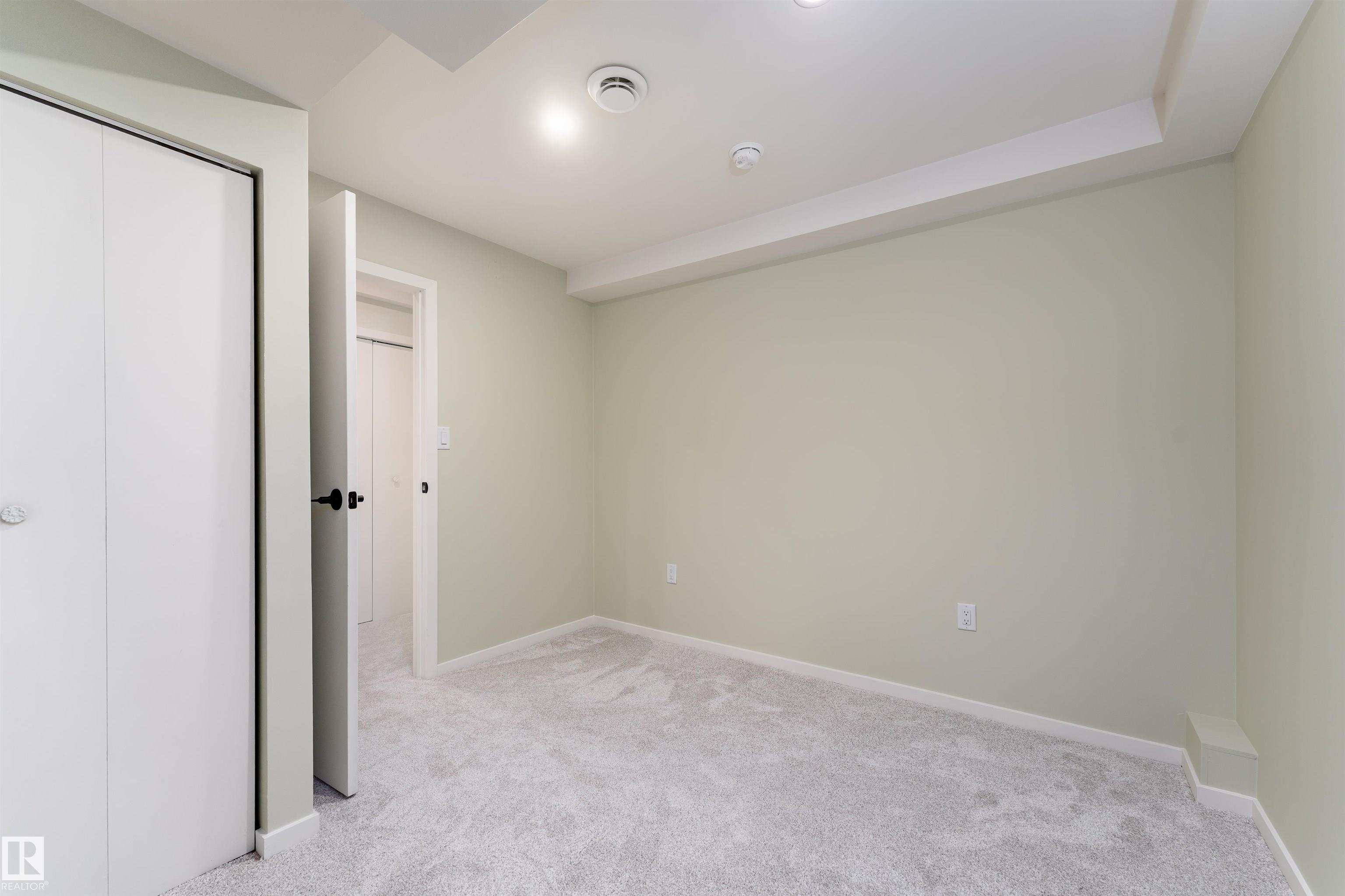 Photo 39 at 9523 134 Avenue NW, Glengarry, Edmonton