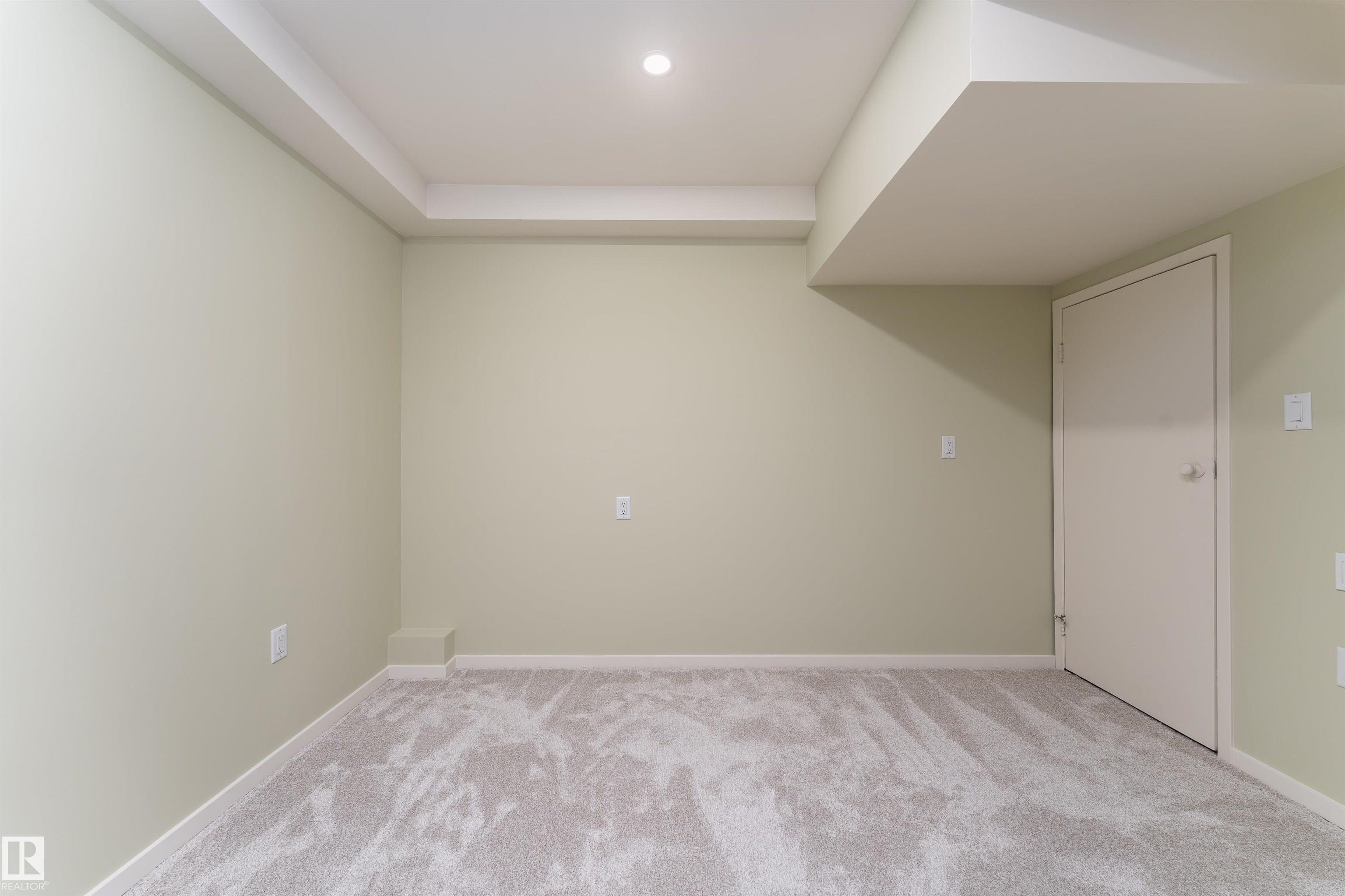 Photo 40 at 9523 134 Avenue NW, Glengarry, Edmonton