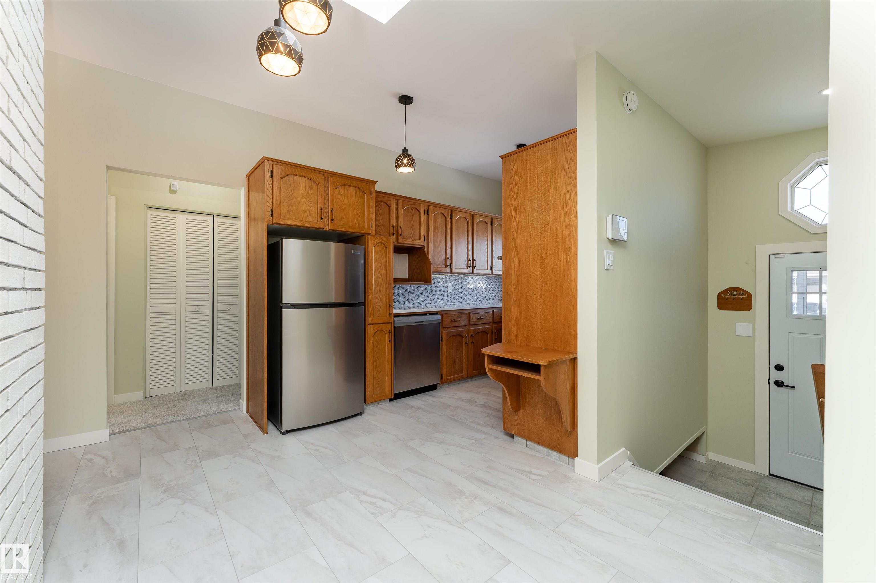Photo 10 at 9523 134 Avenue NW, Glengarry, Edmonton