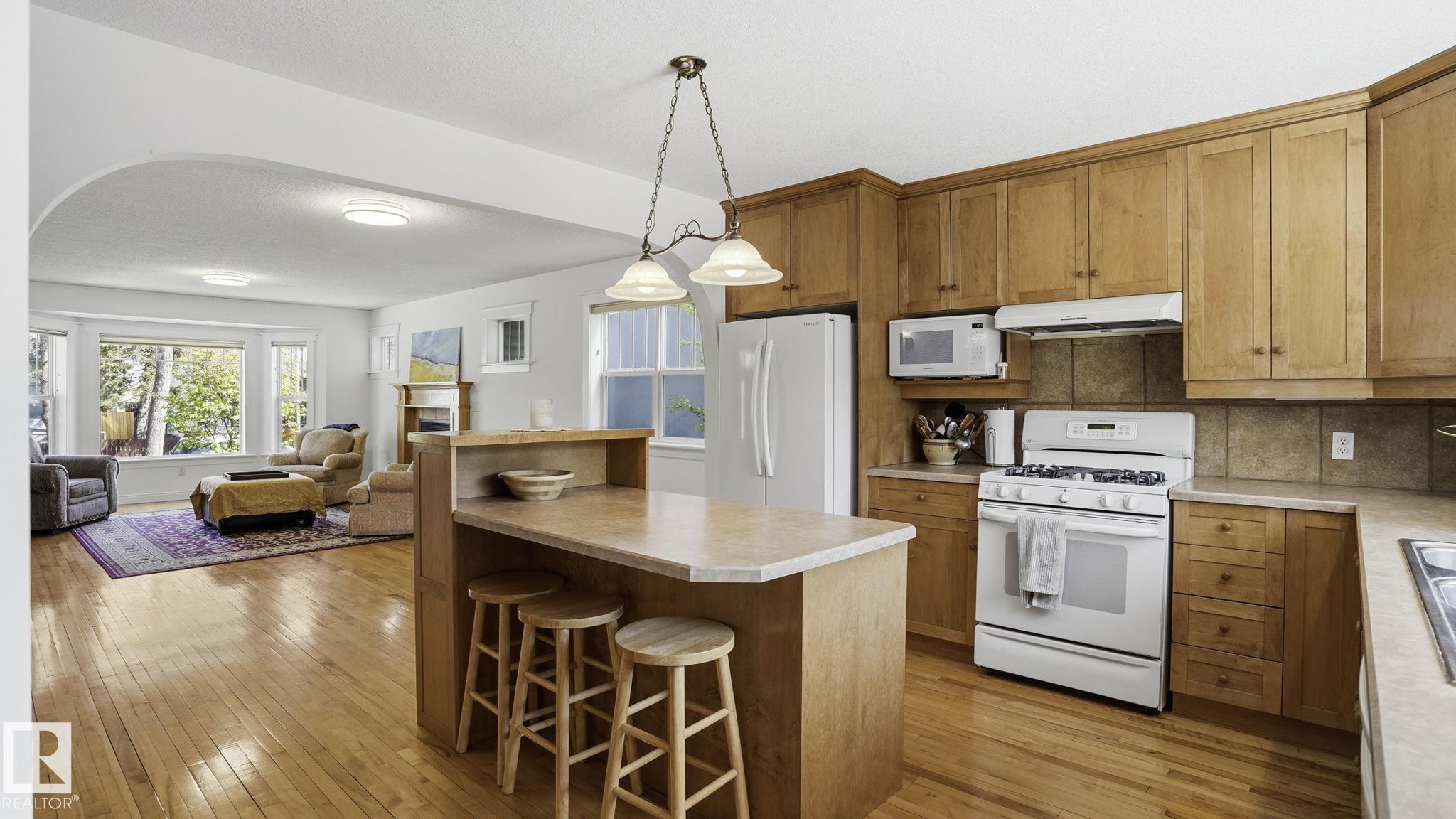 Photo 11 at 9611 77 Avenue NW, Ritchie, Edmonton
