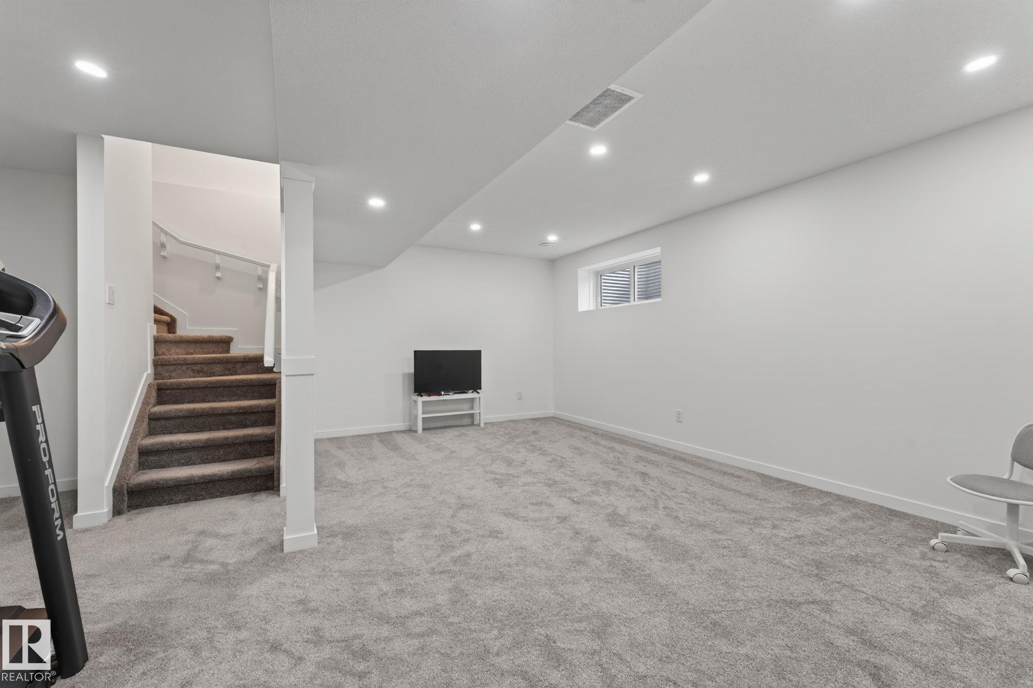 https://zimg.paragon.ice.com/ParagonImages/Property/PM/RAE/225401989/38/0/0/1b52f97abc47c1e6c0809cd712336a5c/1/99b9bc6851026256cc86646b4d968fac/225401989-09b16500-e199-4ee5-a463-cf07837e0aee.JPG
