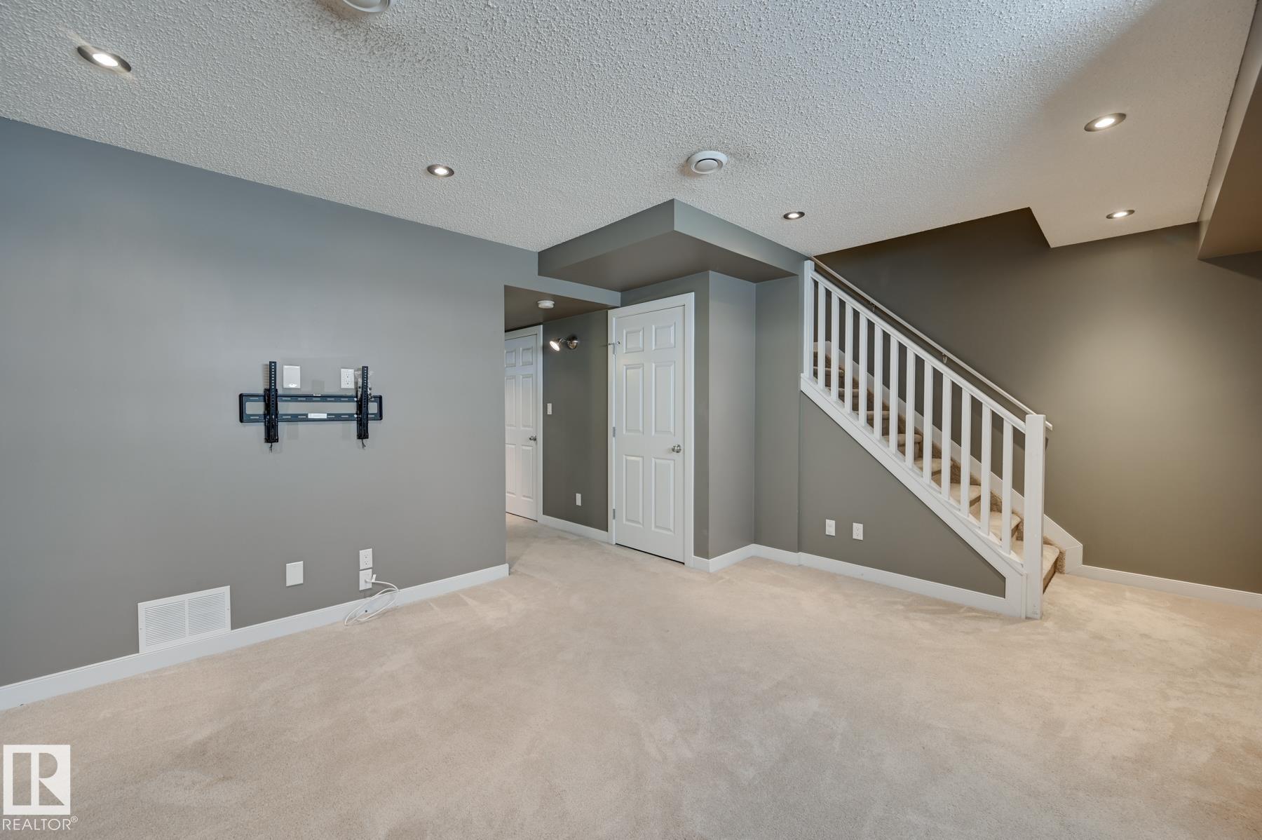 https://zimg.paragon.ice.com/ParagonImages/Property/PM/RAE/225401991/16/0/0/07d420126feb63299a78399087eba82c/1/2e96836e40d4c7c562596f2f816abd34/225401991-62592962-1D07-41B4-97F4-34D77908075C.JPG
