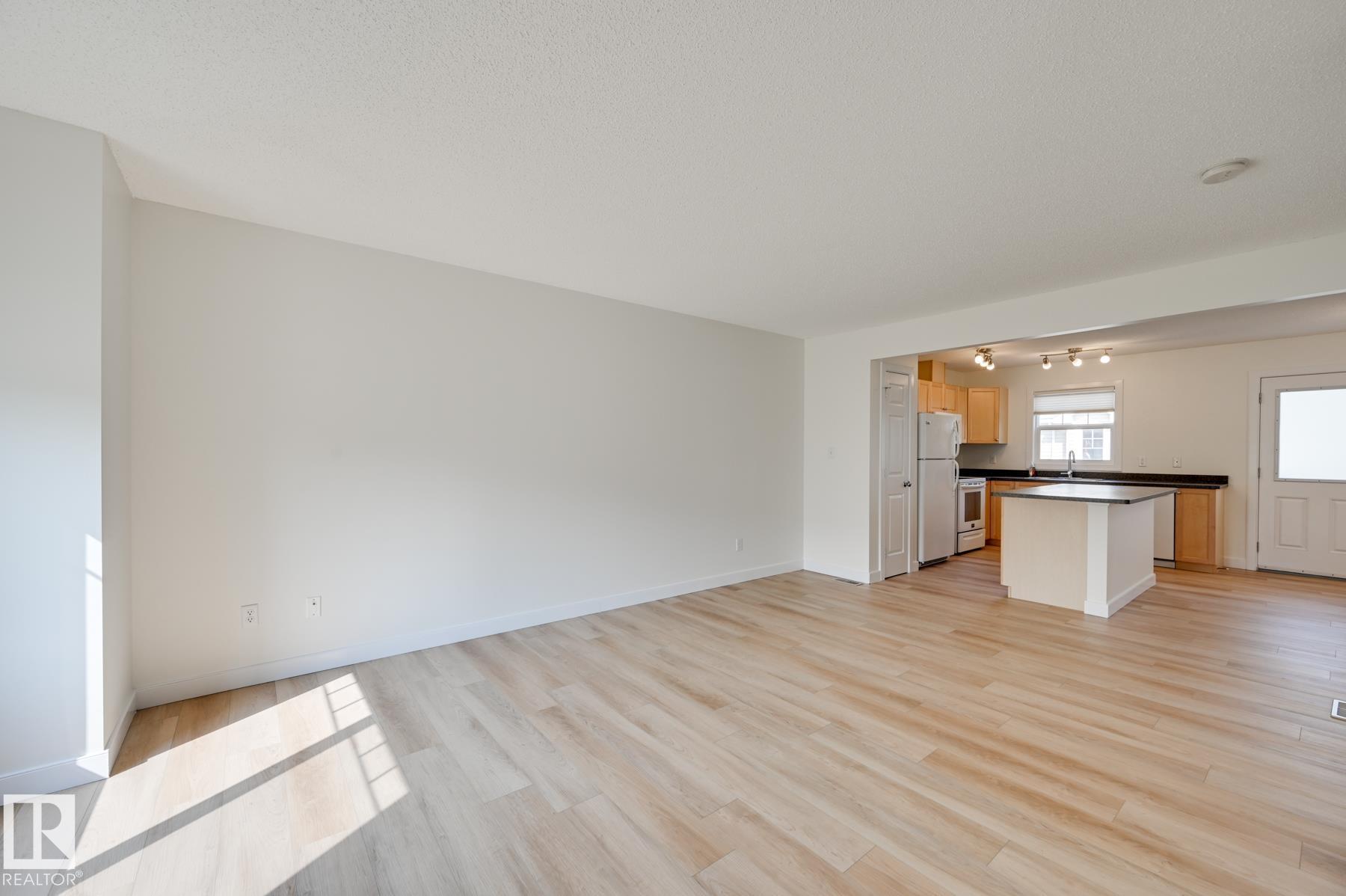 https://zimg.paragon.ice.com/ParagonImages/Property/PM/RAE/225401991/8/0/0/4a9db0aa36f504f3455dcbf059303f39/1/2e96836e40d4c7c562596f2f816abd34/225401991-DFC6BA90-5CB7-44F8-9D8E-D72115093CF9.JPG