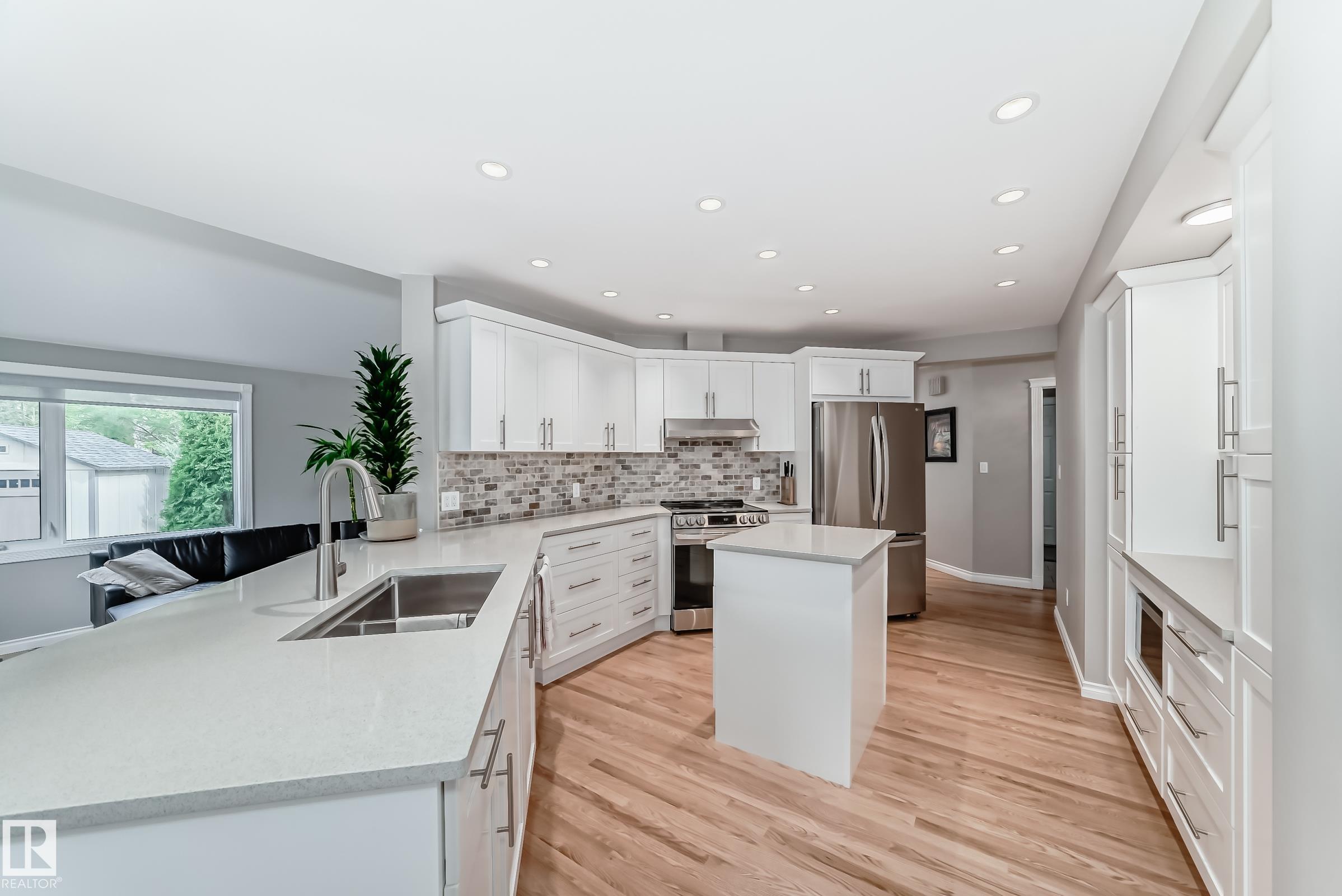 Photo 11 at 15724 72a Street NW, Ozerna, Edmonton