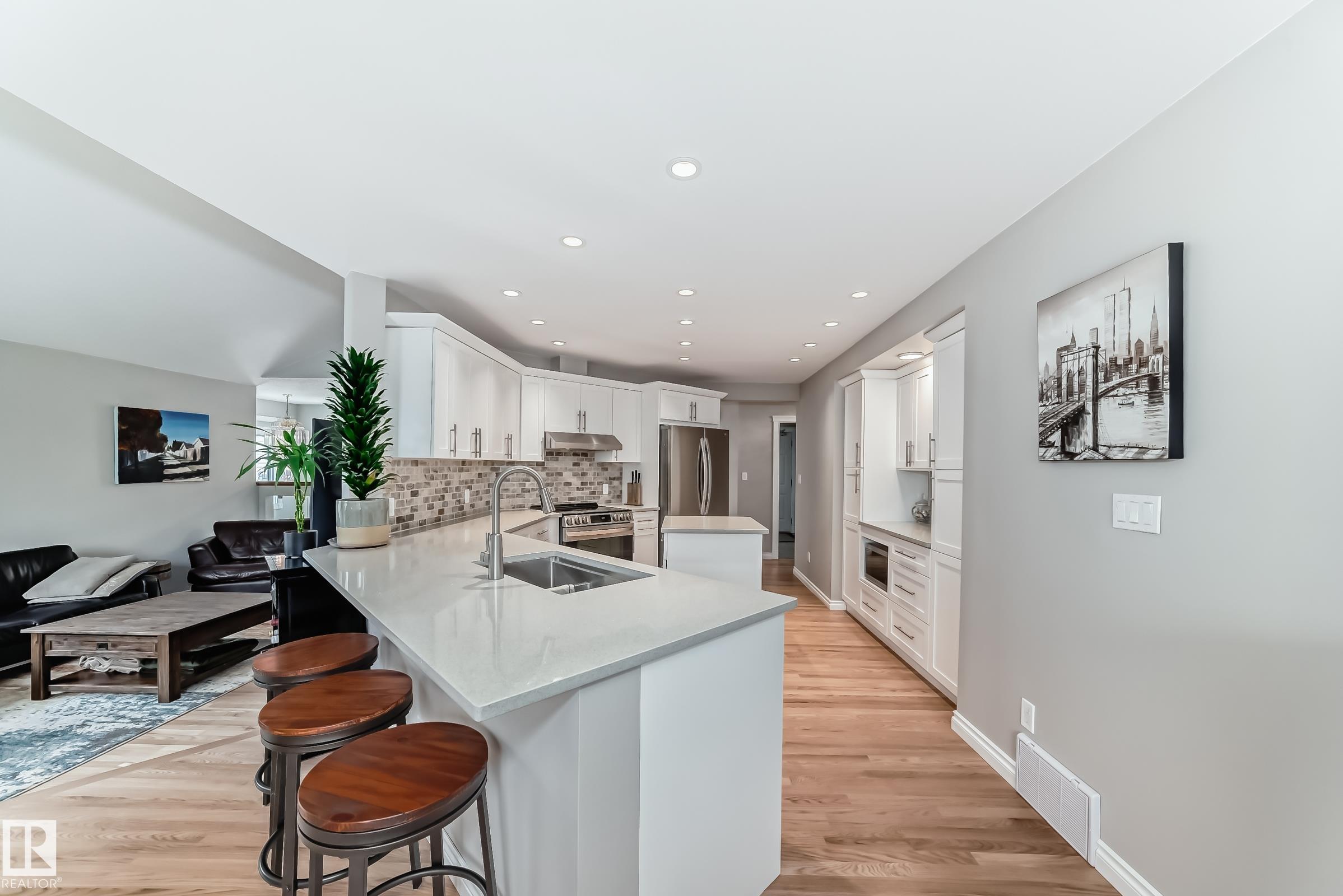 Photo 10 at 15724 72a Street NW, Ozerna, Edmonton