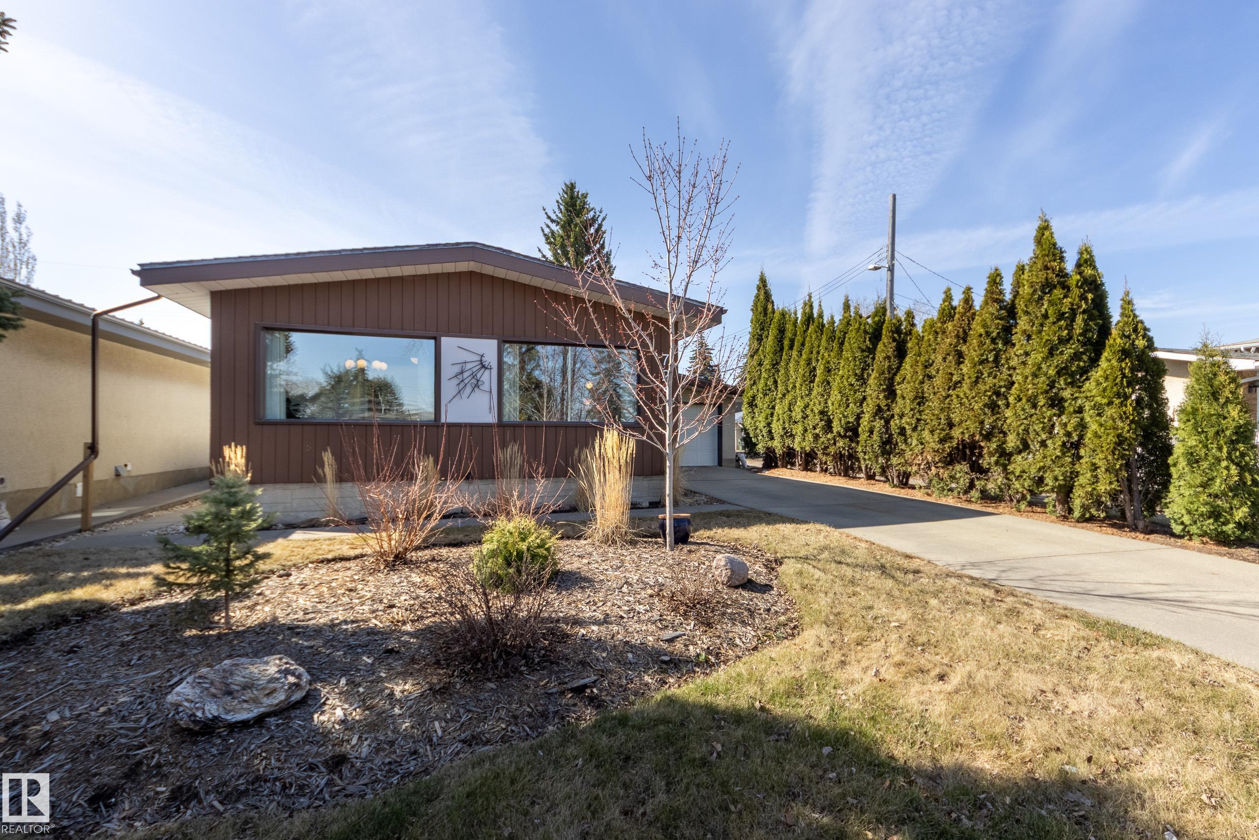 7211 90 Avenue NW, Kenilworth, Edmonton
