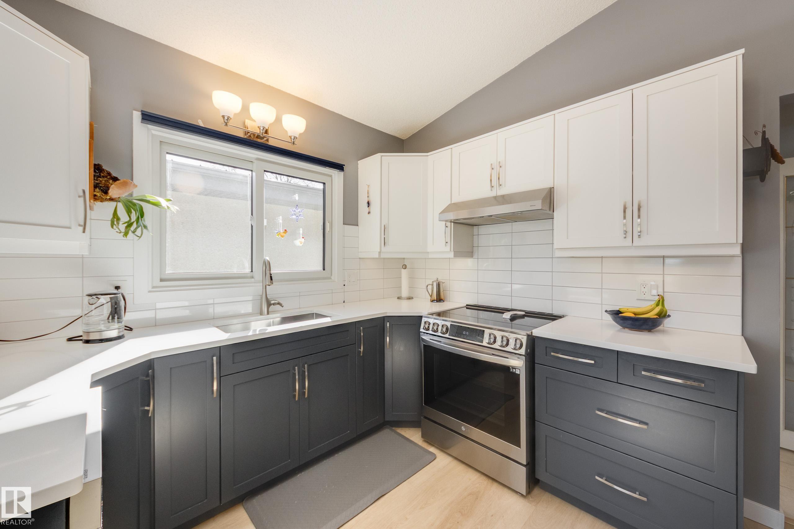 Photo 14 at 7211 90 Avenue NW, Kenilworth, Edmonton