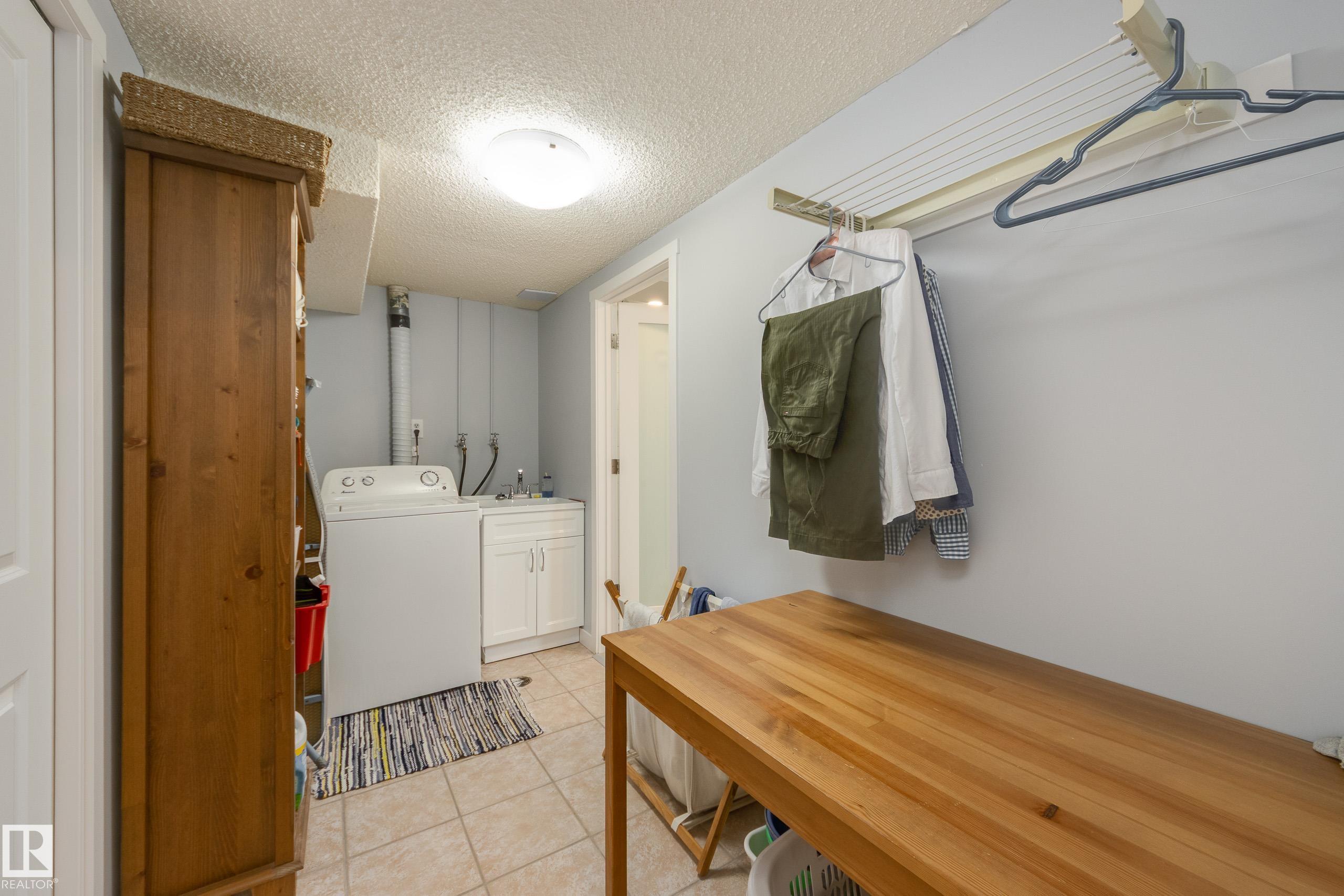 Photo 34 at 7211 90 Avenue NW, Kenilworth, Edmonton
