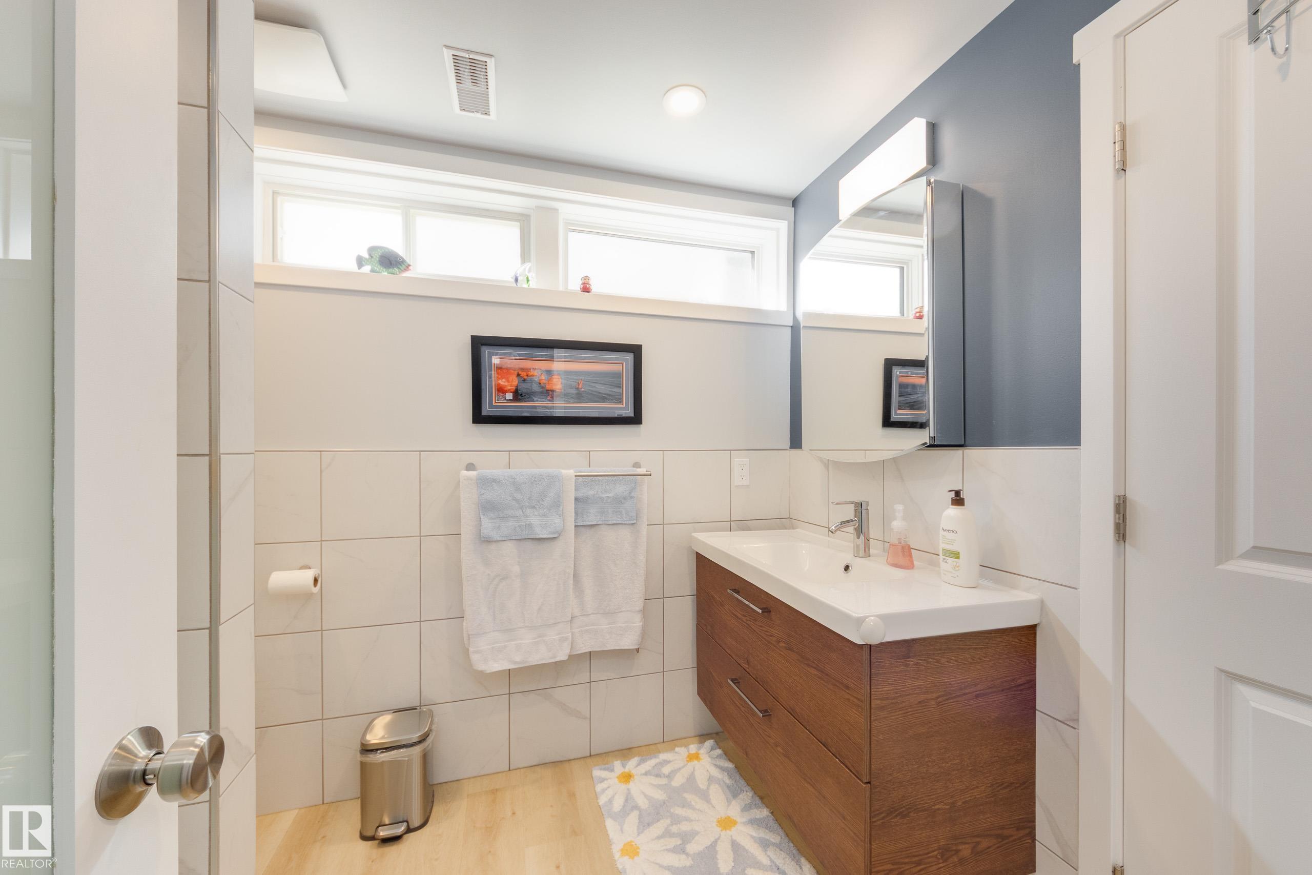 Photo 36 at 7211 90 Avenue NW, Kenilworth, Edmonton