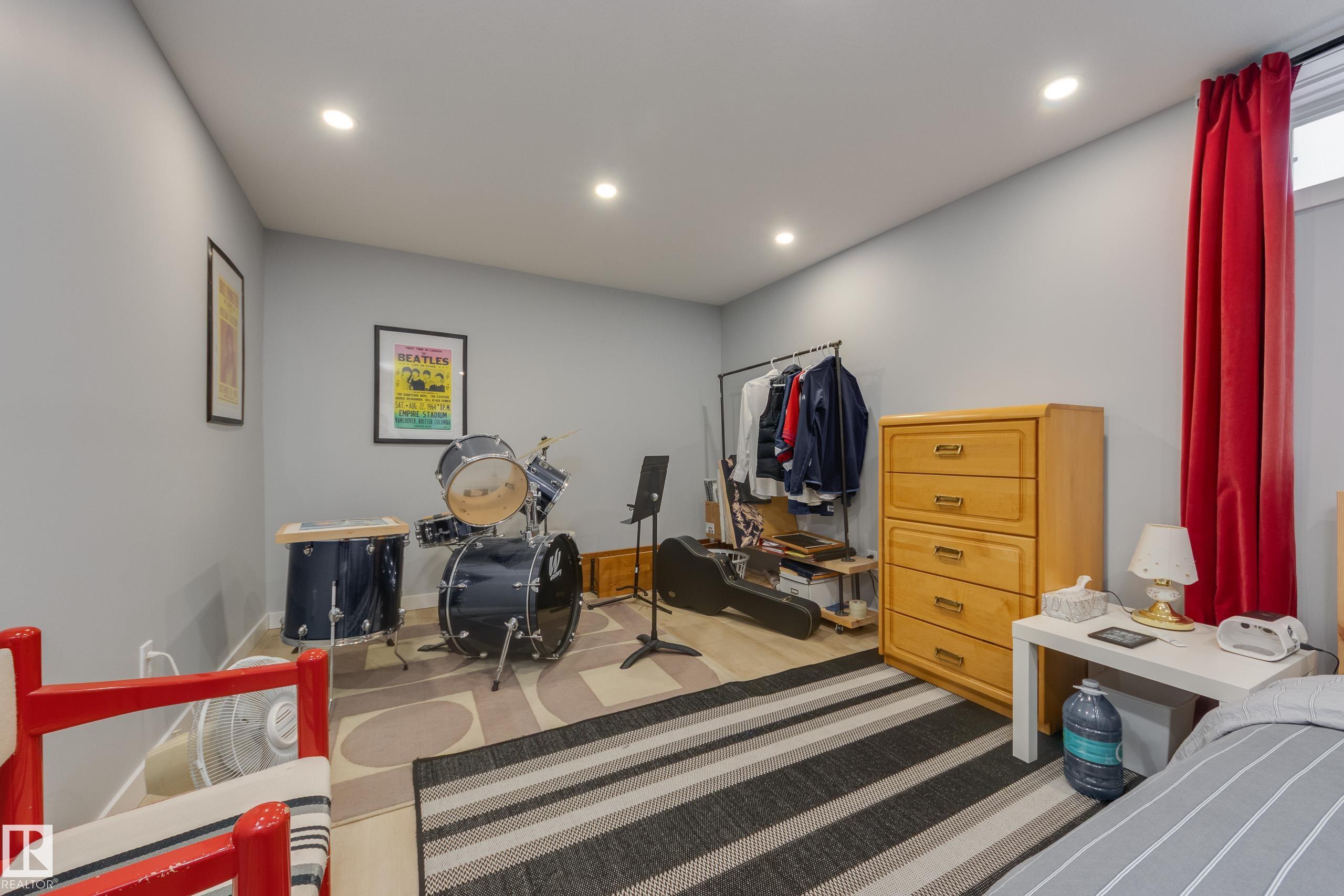 Photo 39 at 7211 90 Avenue NW, Kenilworth, Edmonton