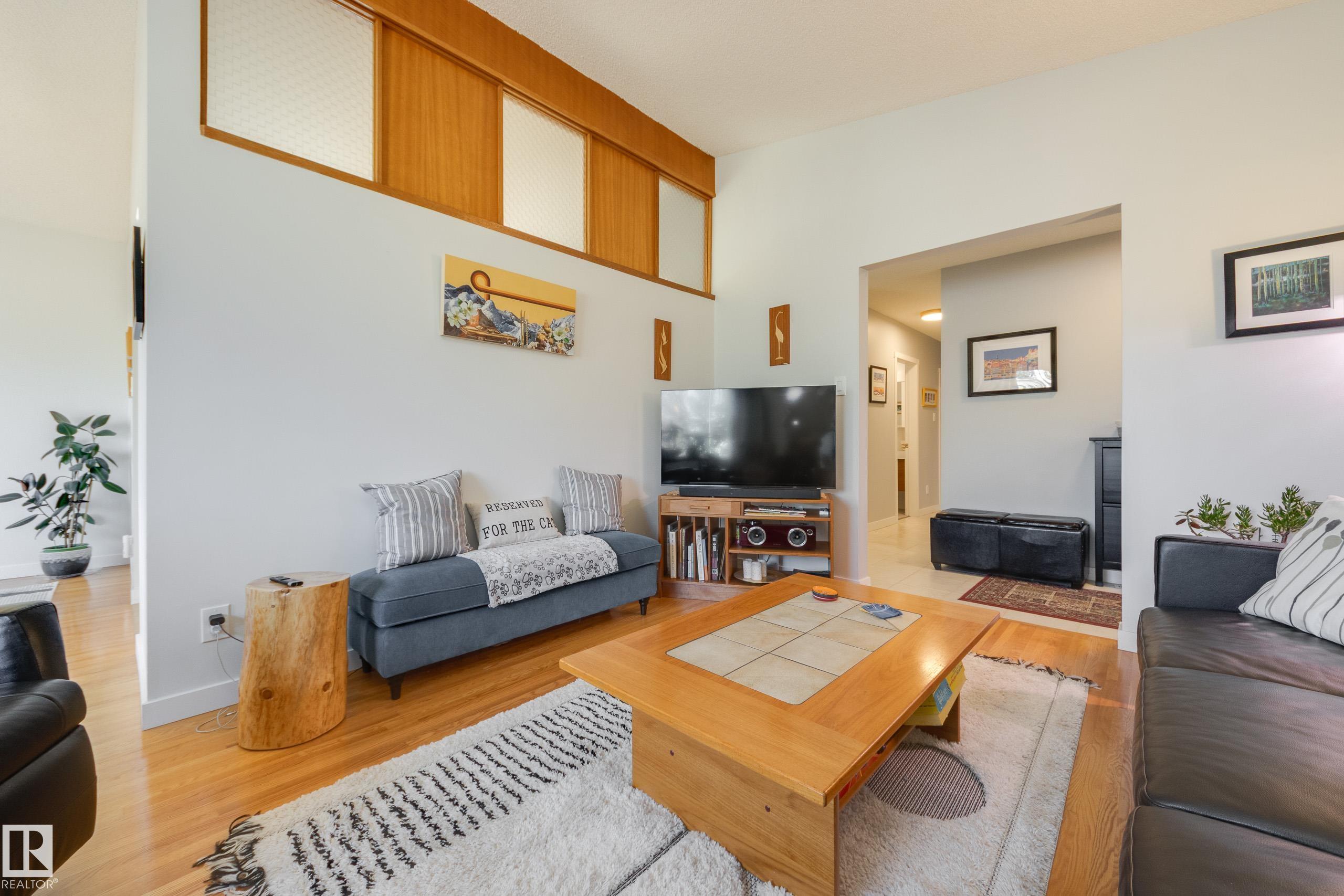 7211 90 Avenue NW, Kenilworth, Edmonton