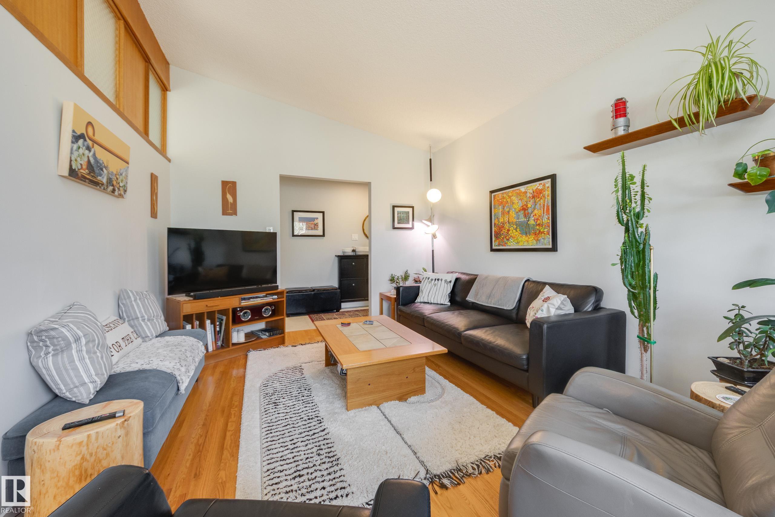 Photo 7 at 7211 90 Avenue NW, Kenilworth, Edmonton