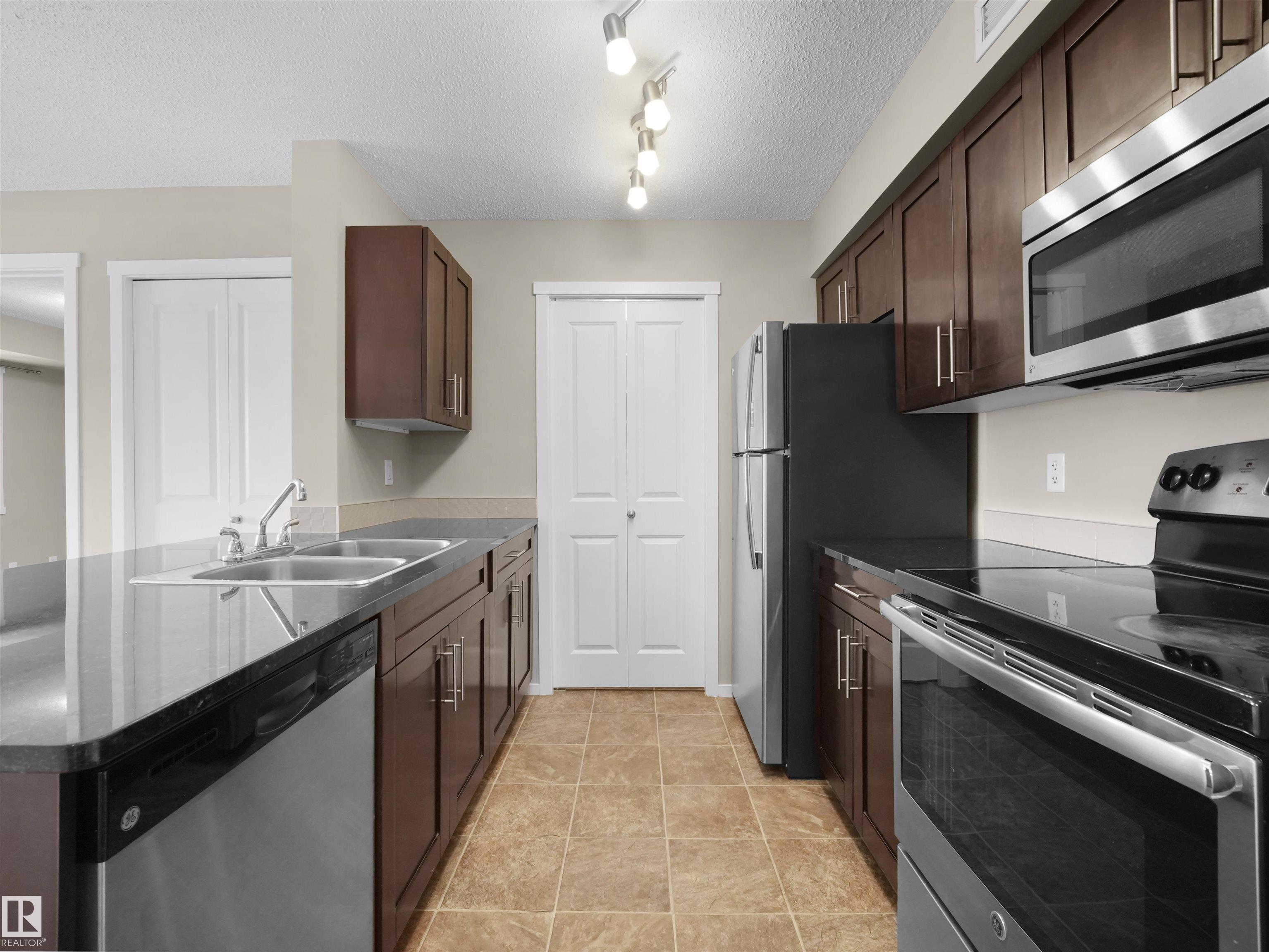 Photo 6 at 422 - 5816 Mullen Place NW, MacTaggart, Edmonton