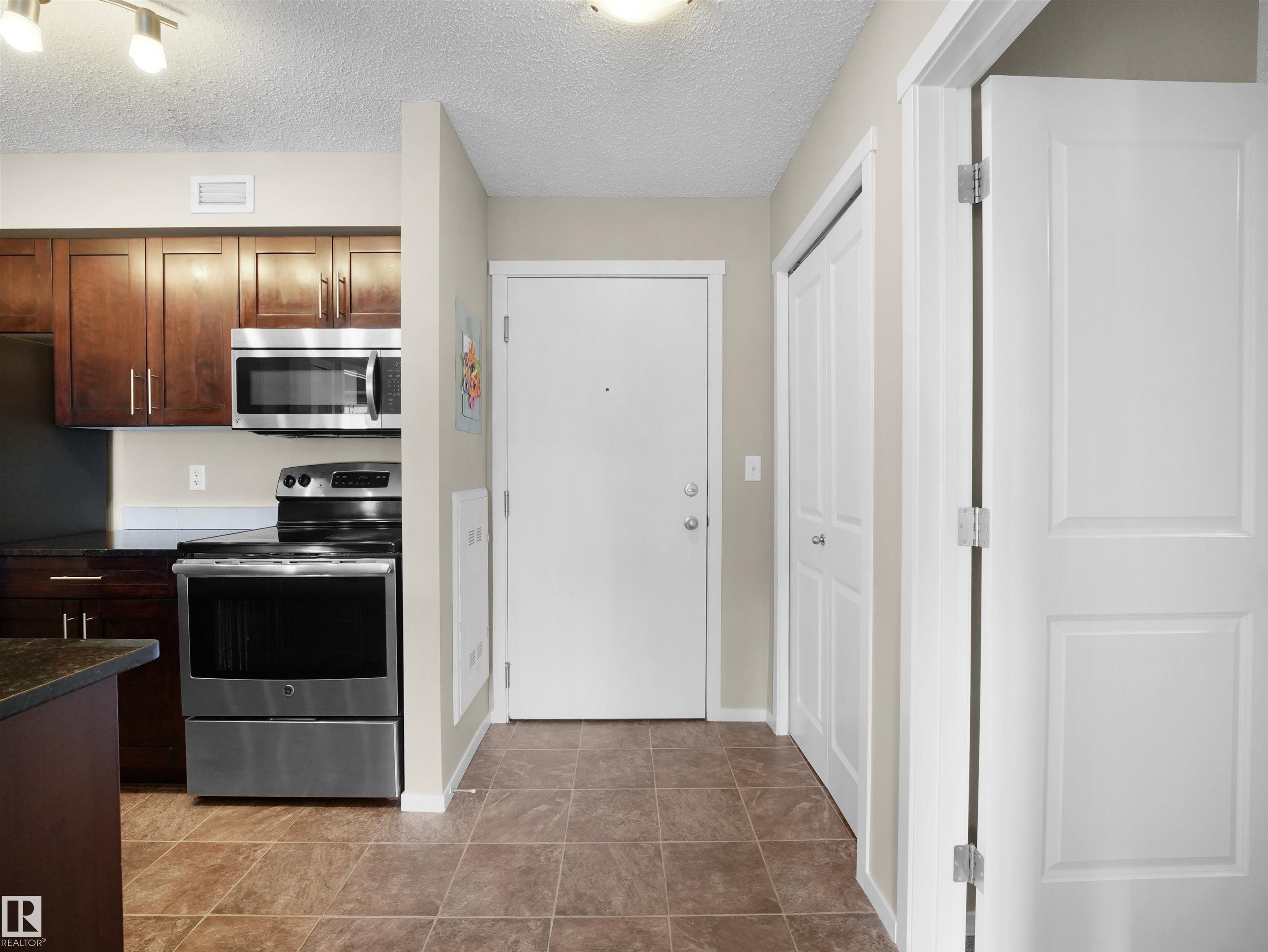 Photo 8 at 422 - 5816 Mullen Place NW, MacTaggart, Edmonton