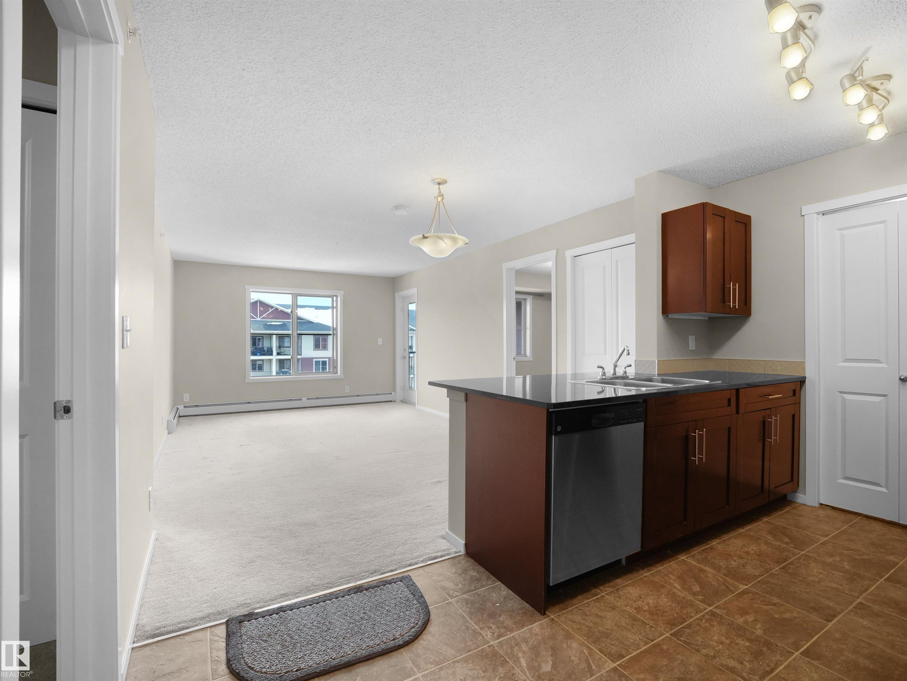 Photo 9 at 422 - 5816 Mullen Place NW, MacTaggart, Edmonton