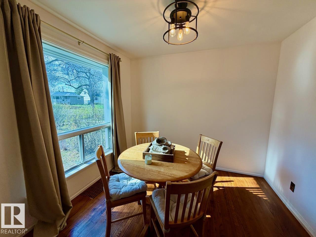 https://zimg.paragon.ice.com/ParagonImages/Property/PM/RAE/225402012/15/0/0/db5acfb00596c98e3397db54b8f0e308/1/af0a62c9ad3b877d6828cc60120e47f8/225402012-21e0dbfa-cf16-4579-8919-4070d24e9879.JPG