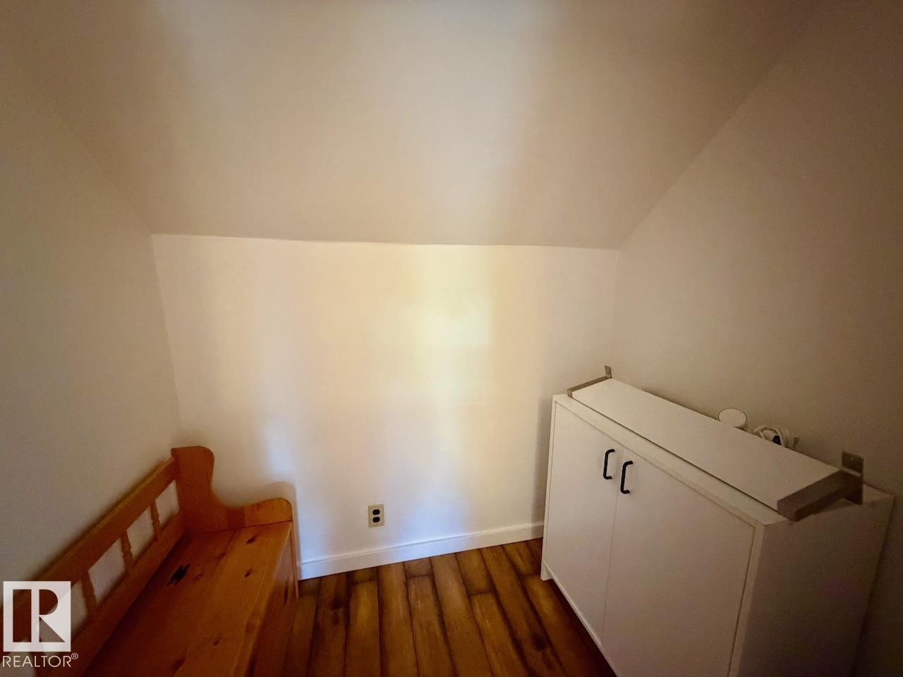 https://zimg.paragon.ice.com/ParagonImages/Property/PM/RAE/225402012/28/0/0/b83568b34692bfcee5f8c7636f2ccbfe/1/af0a62c9ad3b877d6828cc60120e47f8/225402012-03186e11-adb2-47d2-a93a-7b332d873cb2.JPG