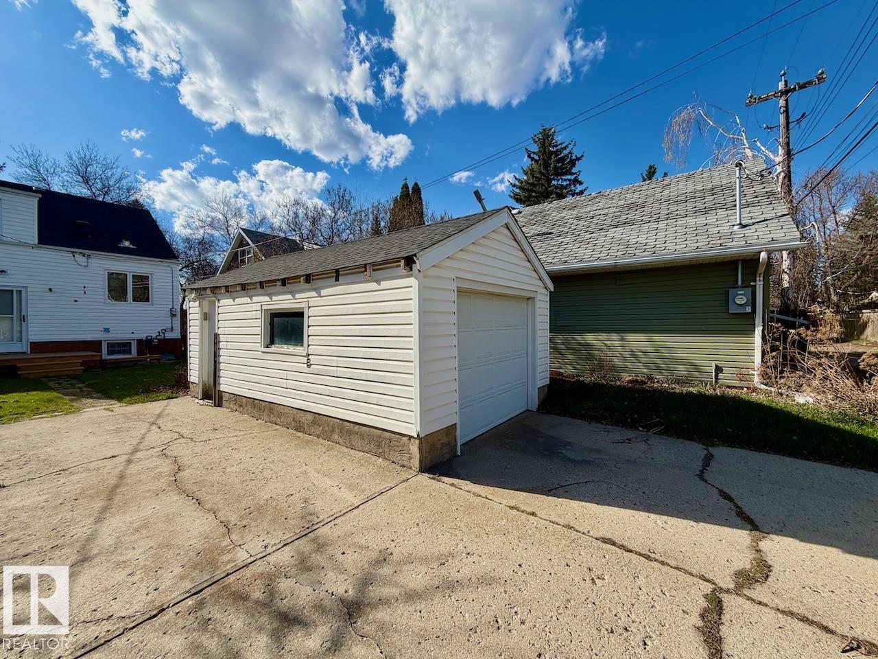 https://zimg.paragon.ice.com/ParagonImages/Property/PM/RAE/225402012/6/0/0/48e2e0afef7e1cdf6ccd030b991230af/1/af0a62c9ad3b877d6828cc60120e47f8/225402012-5e7d795c-408b-4112-906b-47da5d2d2491.JPG
