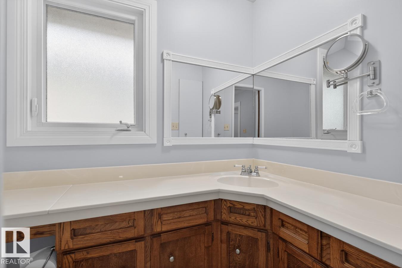 Photo 33 at 8911 84 Avenue NW, Bonnie Doon, Edmonton