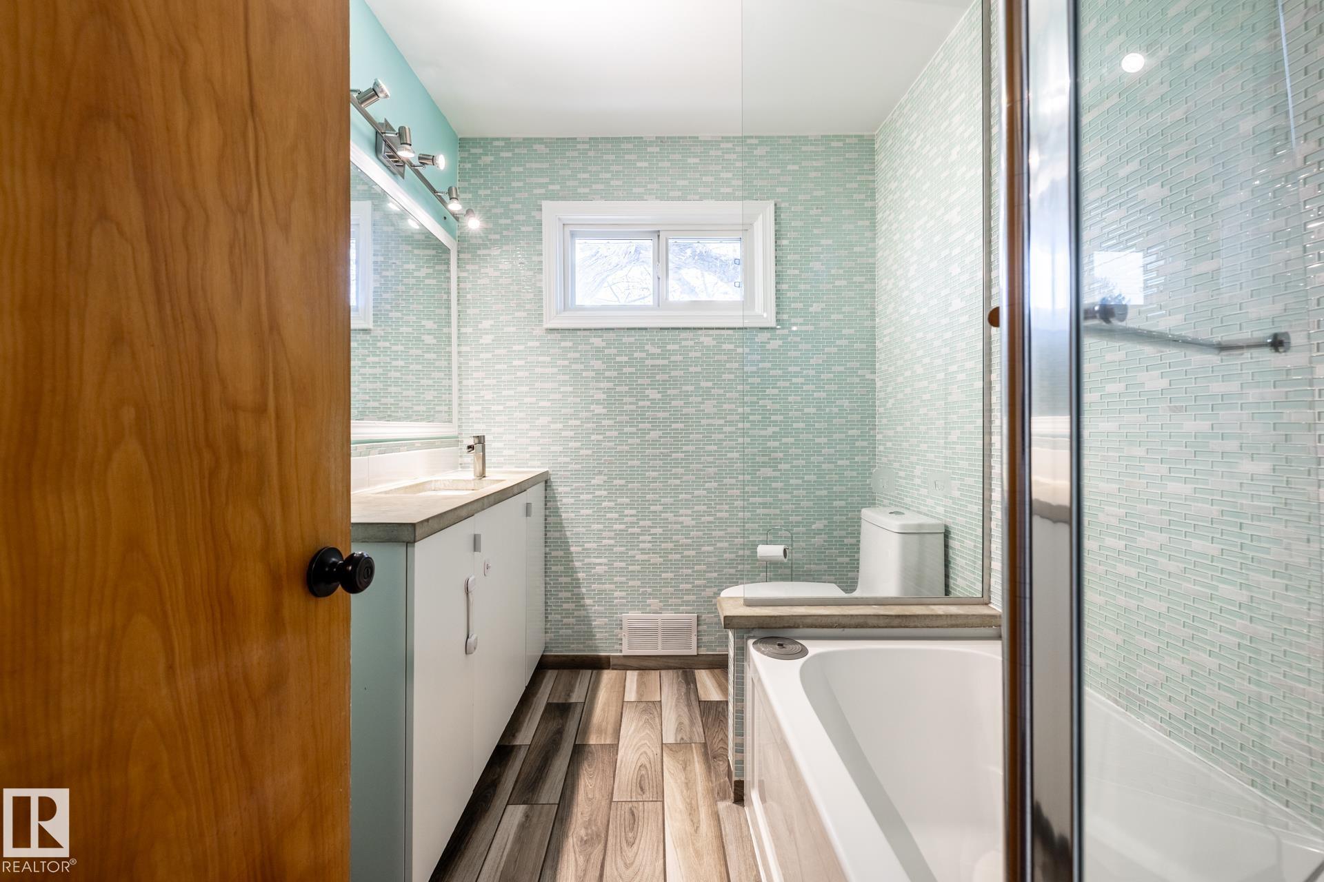 Photo 17 at 5703 106 Avenue NW, Fulton Place, Edmonton