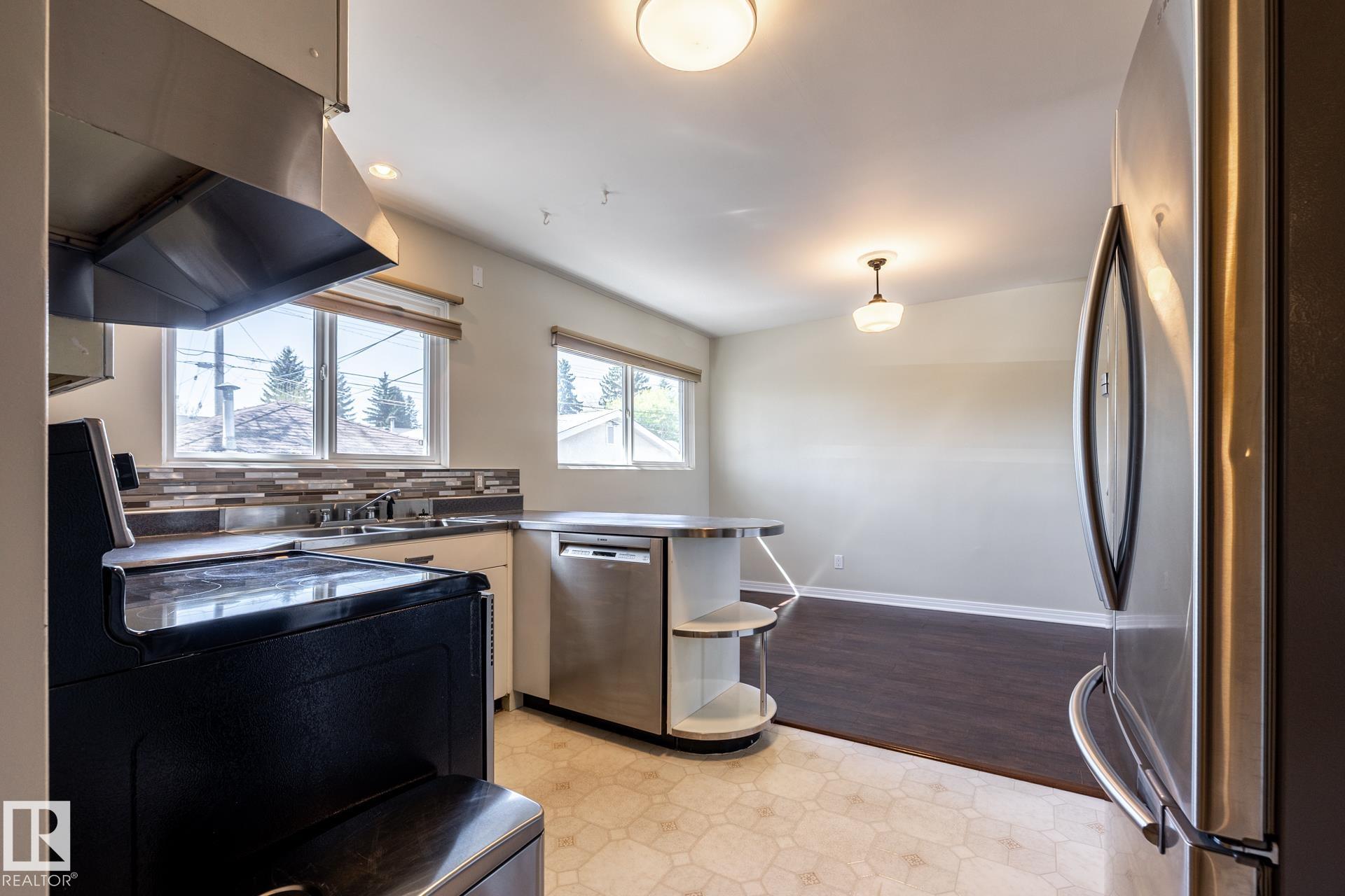 Photo 7 at 5703 106 Avenue NW, Fulton Place, Edmonton
