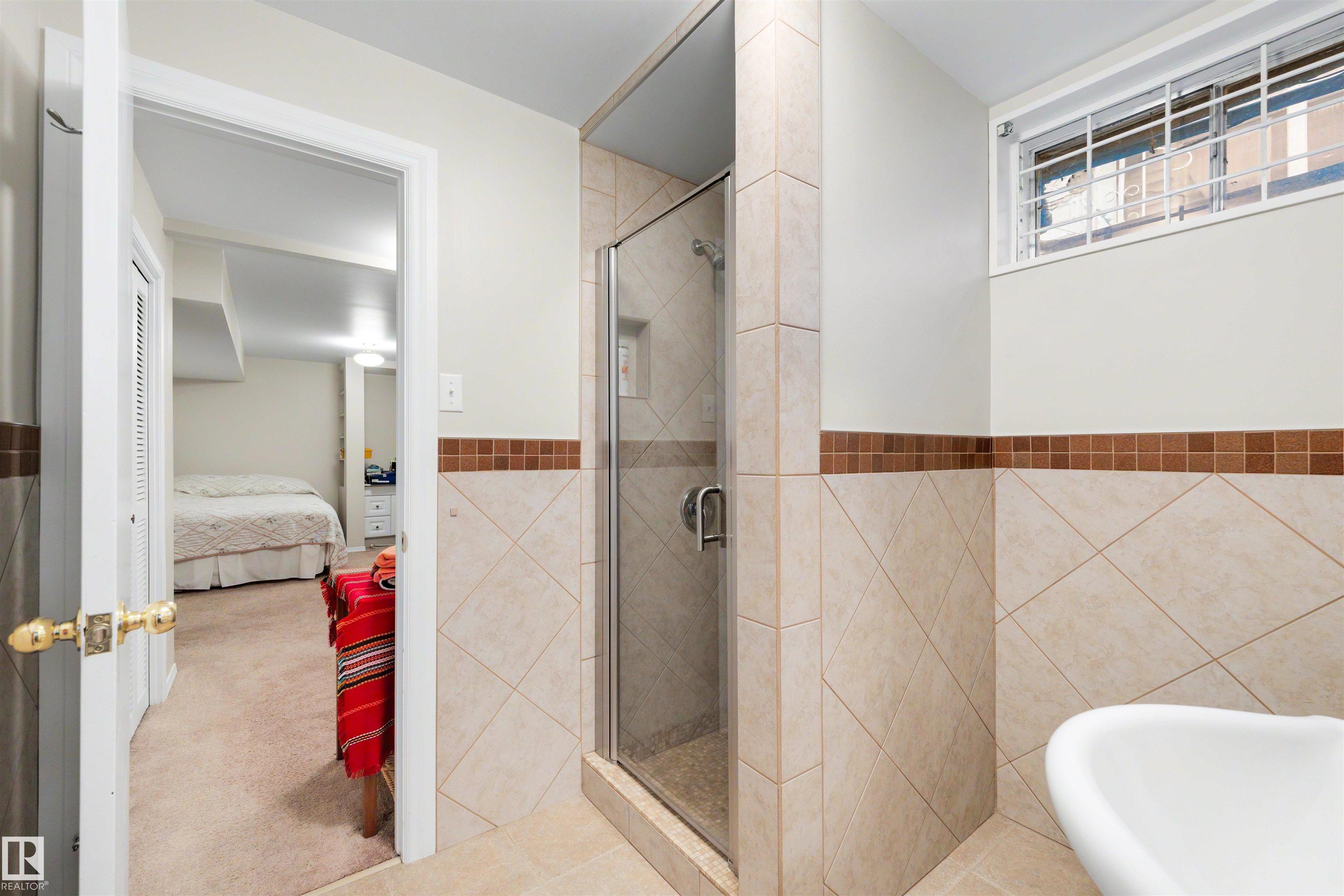 https://zimg.paragon.ice.com/ParagonImages/Property/PM/RAE/225402027/29/0/0/0771f3dfa40aef548840551d6cf805f3/1/a934e637646dbe0a9d28a115e9852202/225402027-cc1d1a84-afe6-4b04-8904-c4a8d4579077.JPG