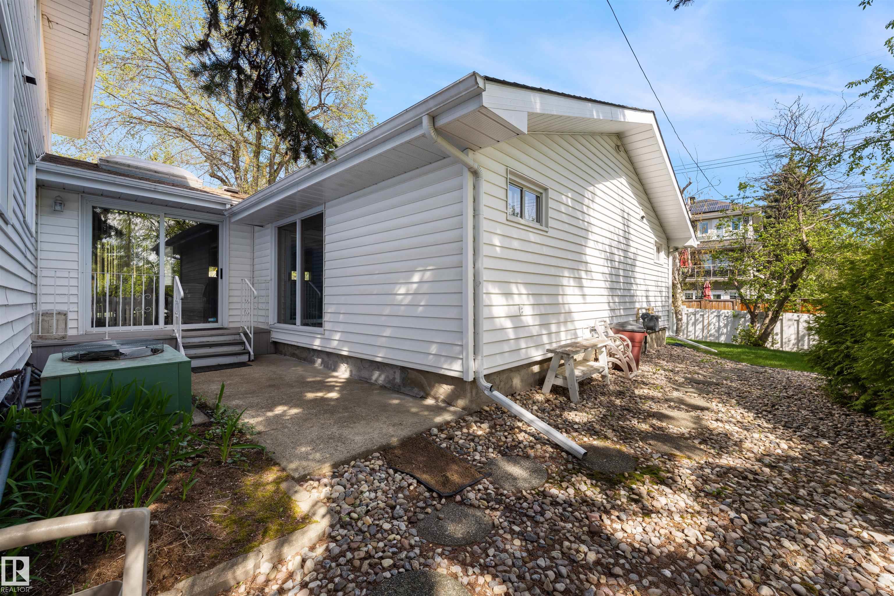 https://zimg.paragon.ice.com/ParagonImages/Property/PM/RAE/225402027/35/0/0/dedc75057fcaf35f8c3ccd2706f85486/1/a934e637646dbe0a9d28a115e9852202/225402027-9c8aa073-bb63-416d-959c-913ad9facd04.JPG