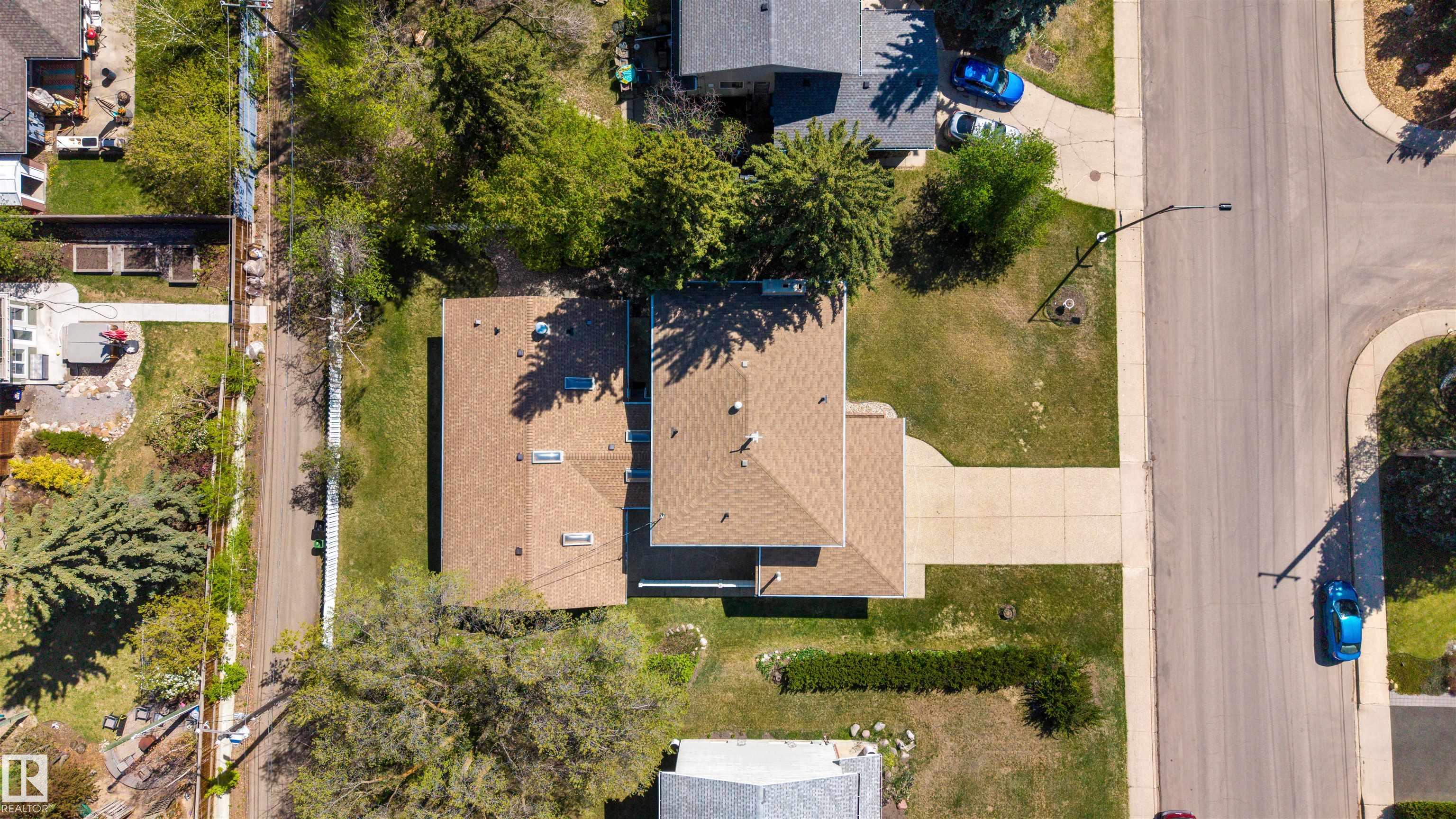 https://zimg.paragon.ice.com/ParagonImages/Property/PM/RAE/225402027/38/0/0/5e5a1242e0bb1ec9a828ffaac1e4ec44/1/a934e637646dbe0a9d28a115e9852202/225402027-edfbd31a-f2f2-4d5c-bbc1-2b3ac481be5d.JPG