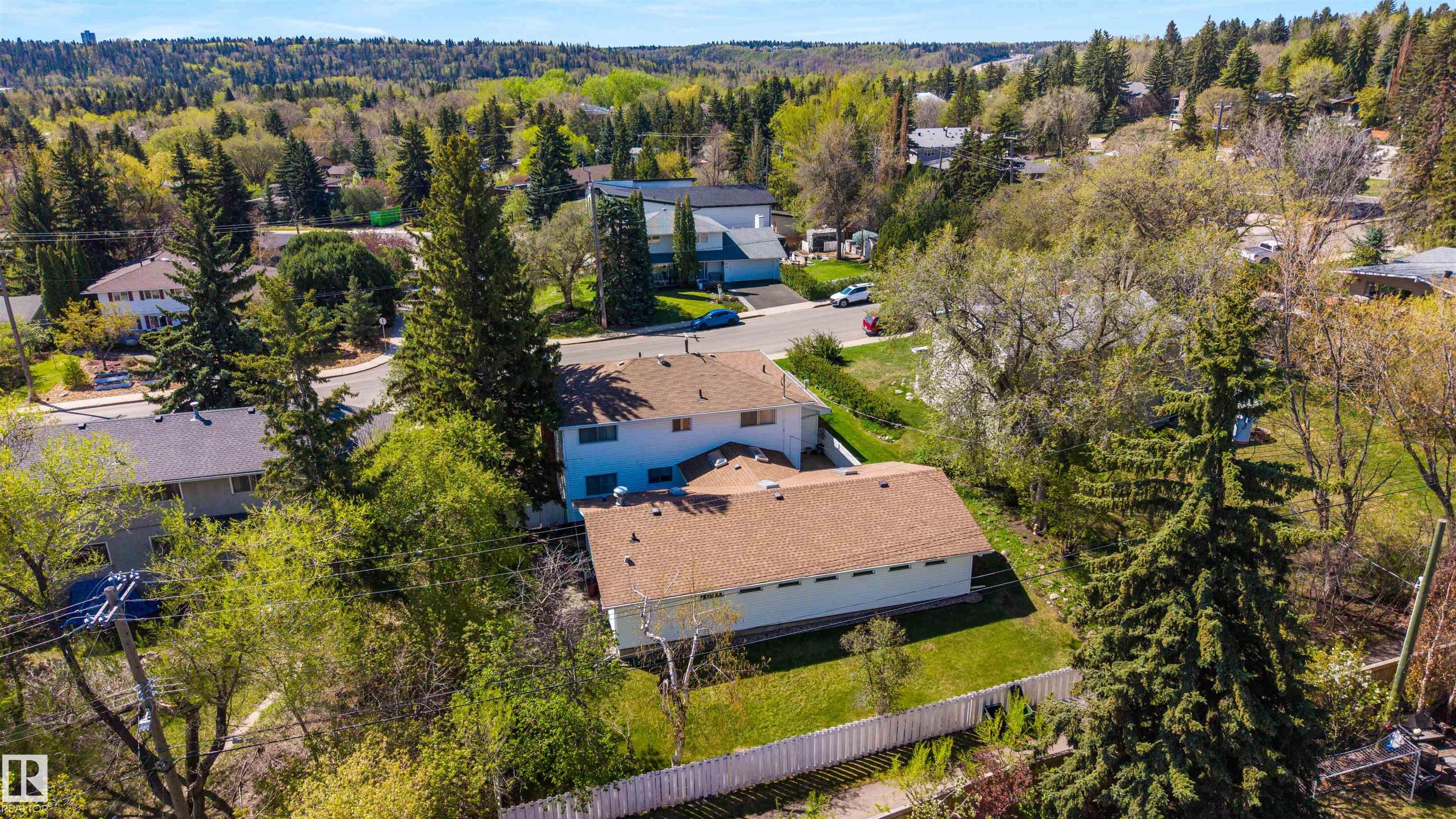 https://zimg.paragon.ice.com/ParagonImages/Property/PM/RAE/225402027/39/0/0/59d04e64079f5745030c665e562539c6/1/a934e637646dbe0a9d28a115e9852202/225402027-2439982a-92a8-4654-a89c-fc91d383c3c4.JPG