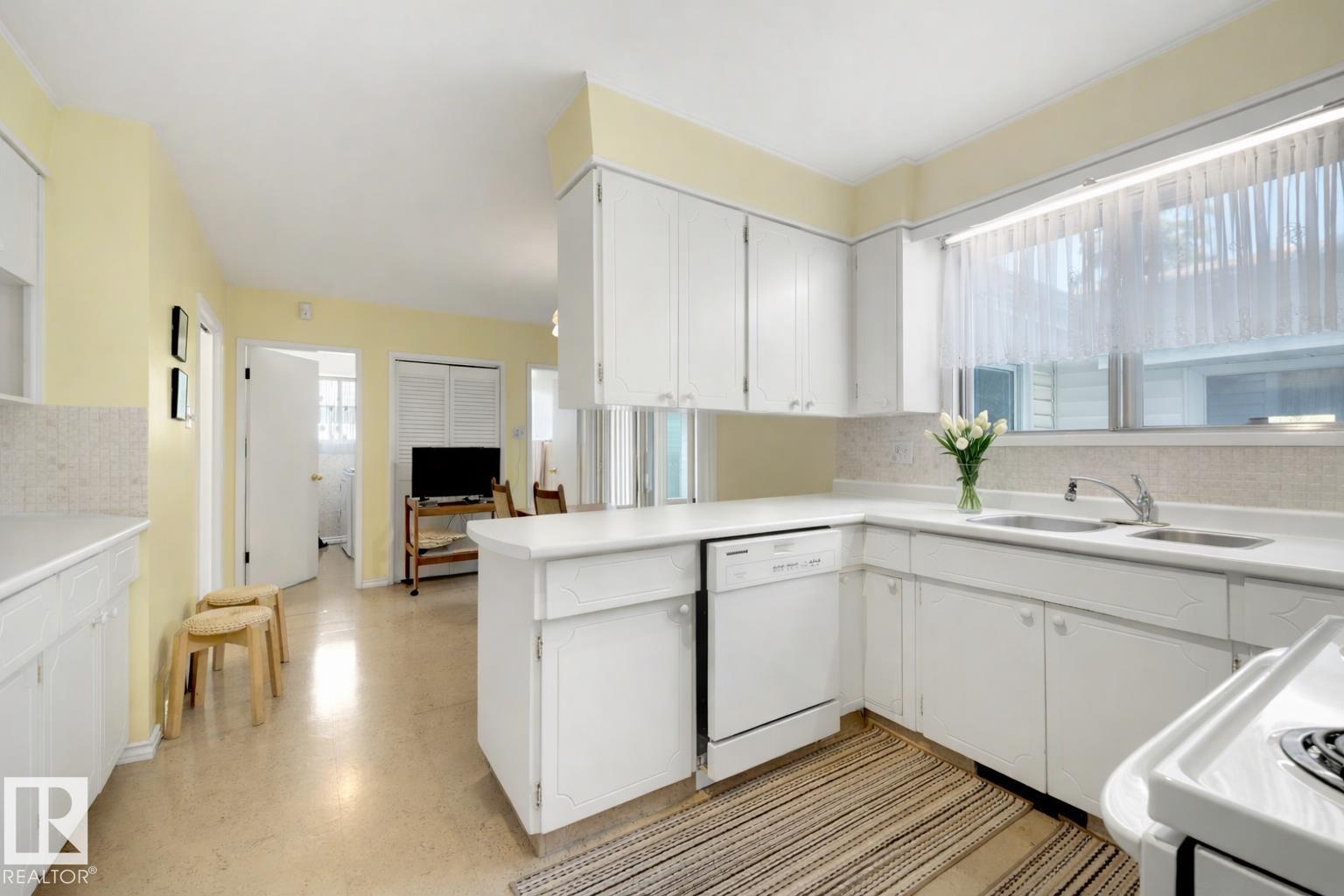 https://zimg.paragon.ice.com/ParagonImages/Property/PM/RAE/225402027/9/0/0/2892a70752b0dd141e388973bec1a858/1/a934e637646dbe0a9d28a115e9852202/225402027-b97e5732-6932-4dec-a3e9-0b3af597b4d6.JPG