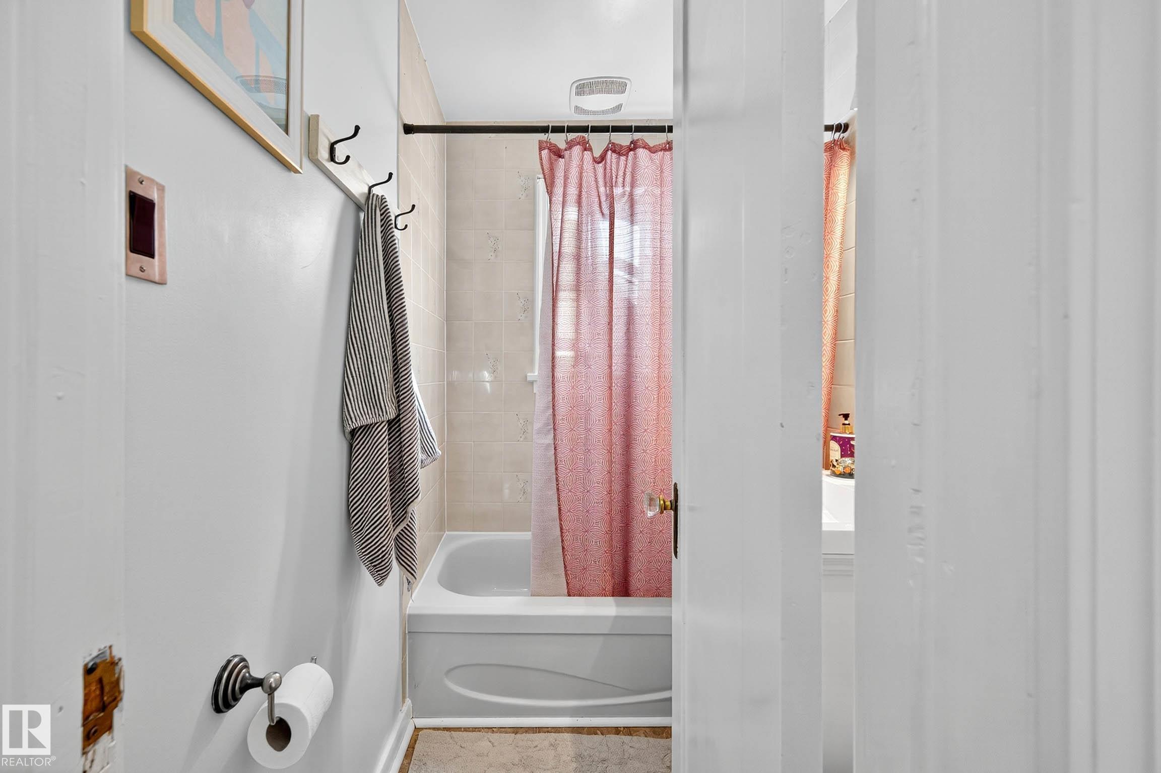 https://zimg.paragon.ice.com/ParagonImages/Property/PM/RAE/225402037/23/0/0/69404f8012ff7c583c6d7b1f634be5b5/1/5402de4e94353e77b822520867ae3aec/225402037-87687BFA-EA25-4E4C-BB06-3A604BC98CA6.JPG