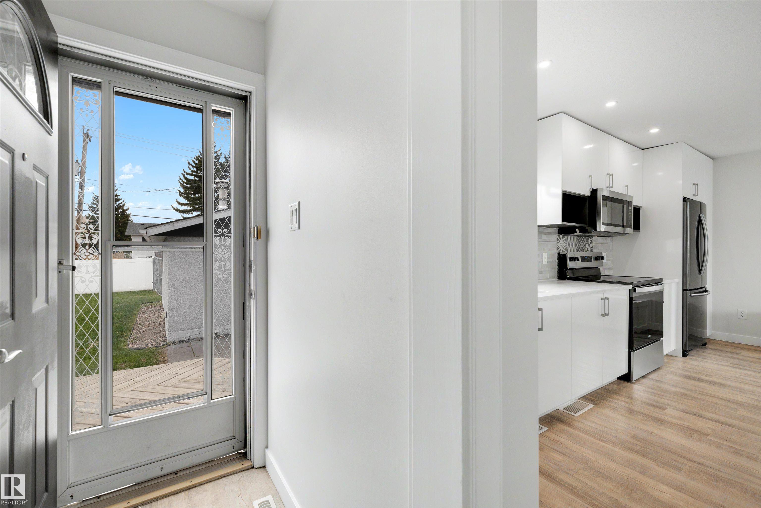 https://zimg.paragon.ice.com/ParagonImages/Property/PM/RAE/225402046/10/0/0/eb324d851729c071ff4b99f6deb62918/1/dca72e53db35d3d232c35066a9f25ab3/225402046-ce61d7e0-c419-4a33-90d8-65b5f0489a83.JPG