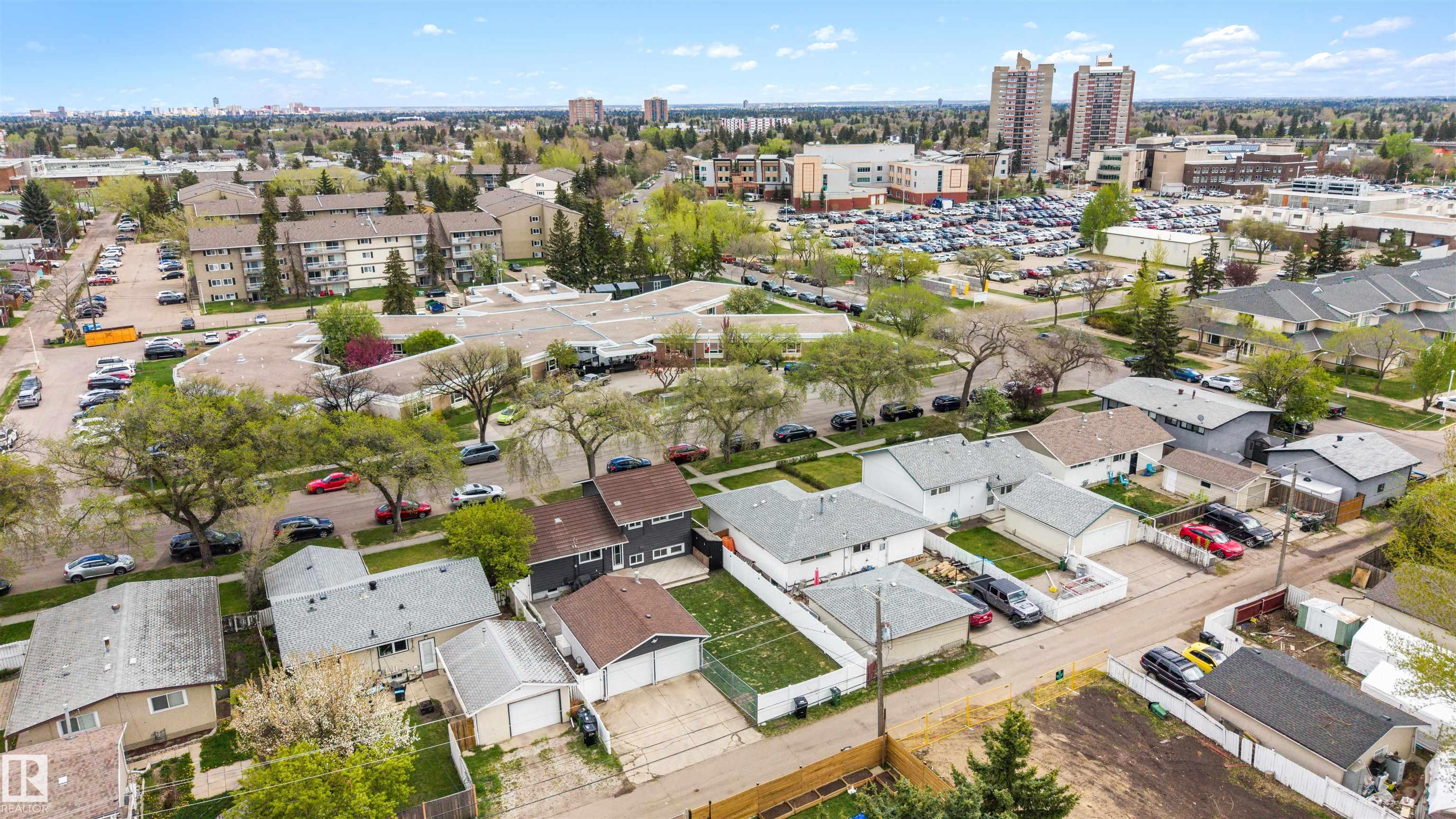 https://zimg.paragon.ice.com/ParagonImages/Property/PM/RAE/225402046/42/0/0/72c4b8ca188822abb9e4f934c0ec5d50/1/dca72e53db35d3d232c35066a9f25ab3/225402046-45d9d238-6e21-4b9f-8f13-42a6ed62f001.JPG
