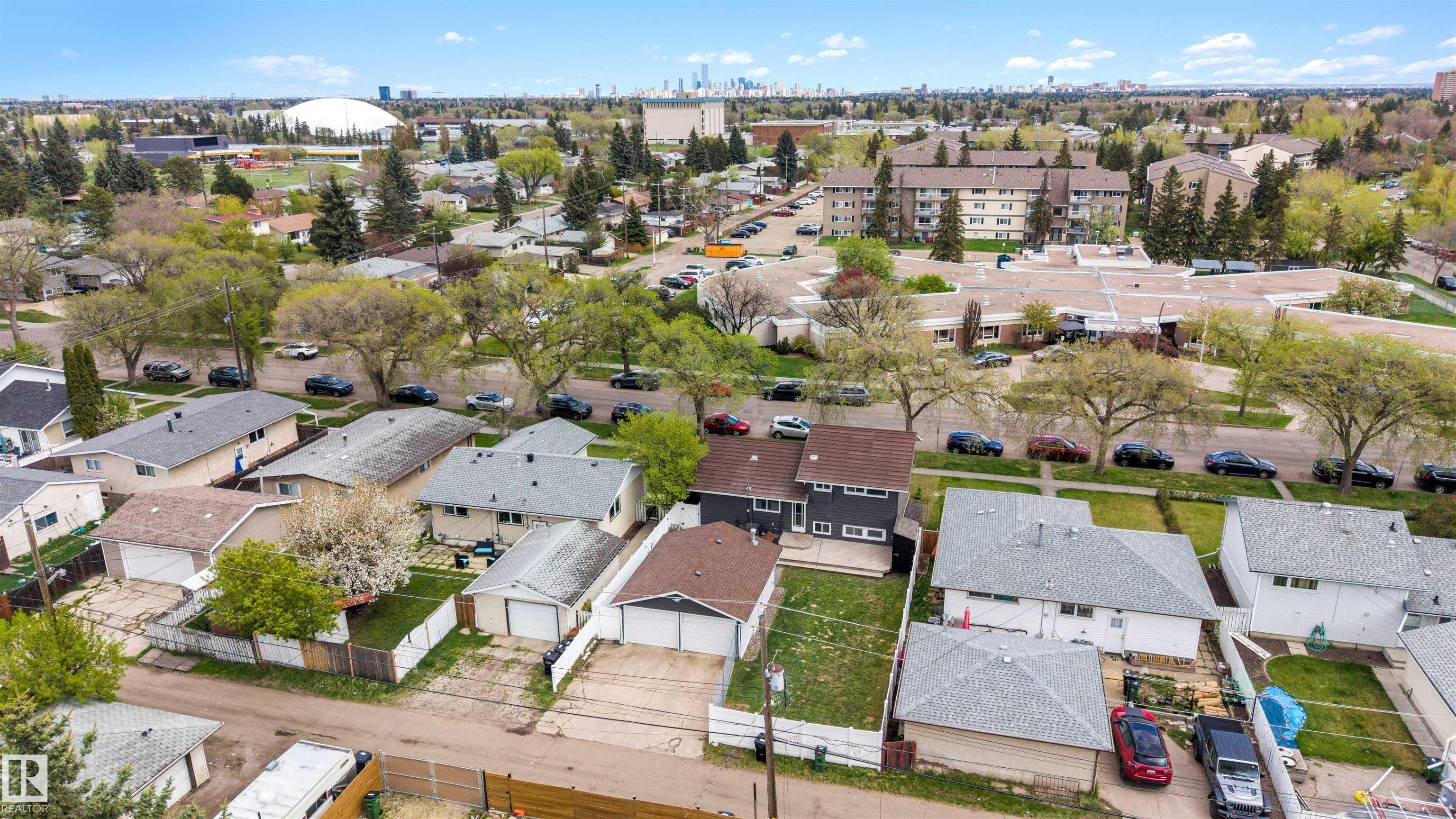 https://zimg.paragon.ice.com/ParagonImages/Property/PM/RAE/225402046/43/0/0/d360a86cf895dd431cf152c5de080d34/1/dca72e53db35d3d232c35066a9f25ab3/225402046-8d623bc0-d8e7-4cb2-92f2-e6a1f12078b1.JPG