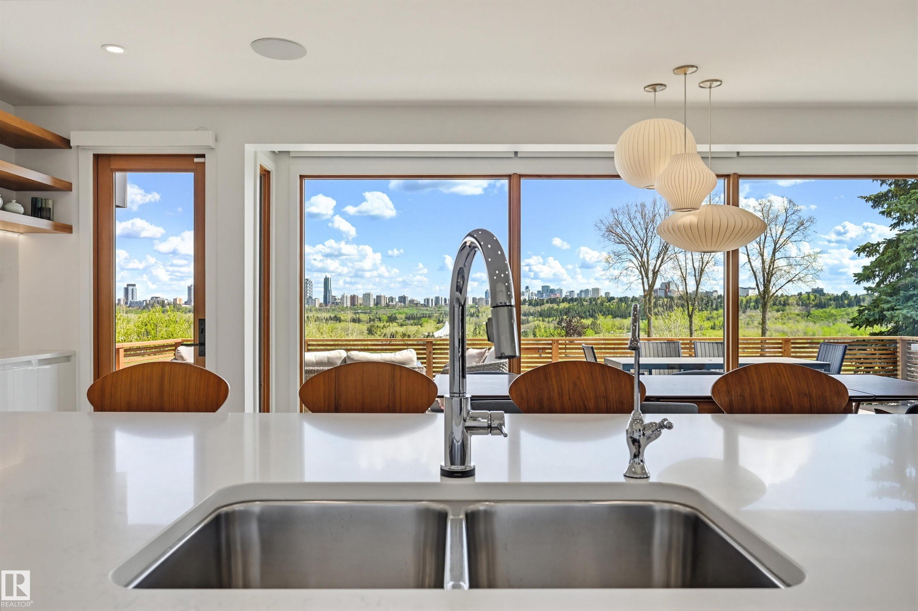 https://zimg.paragon.ice.com/ParagonImages/Property/PM/RAE/225402047/16/0/0/7b285e49dd2cb7ff6067918fa9c7b6cb/1/de81c4e730b578d230bbbccf2d201ccb/225402047-6ce936b6-4f3b-4c54-88b4-817ceaa8b36f.JPG